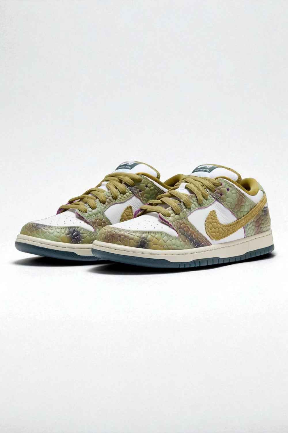 NÍKE SB Dunk Low Alexis Sablone Chameleon - MAGIC CITY
