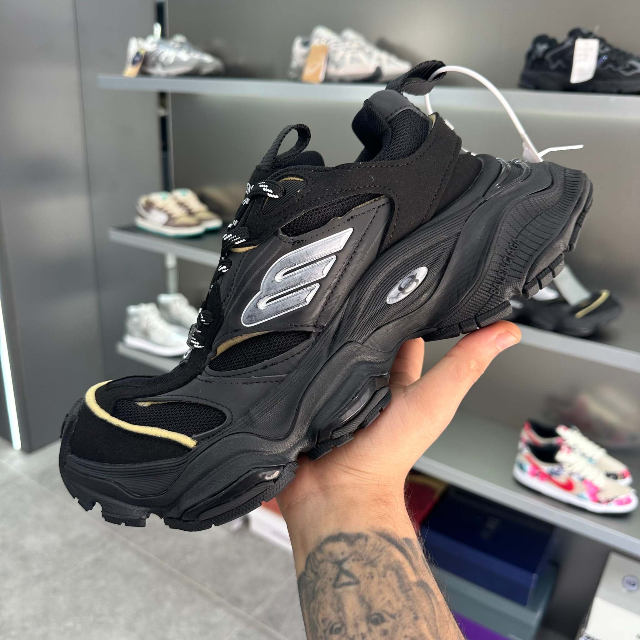 Balenciaga Cargo Sneaker Black - MAGIC CITY