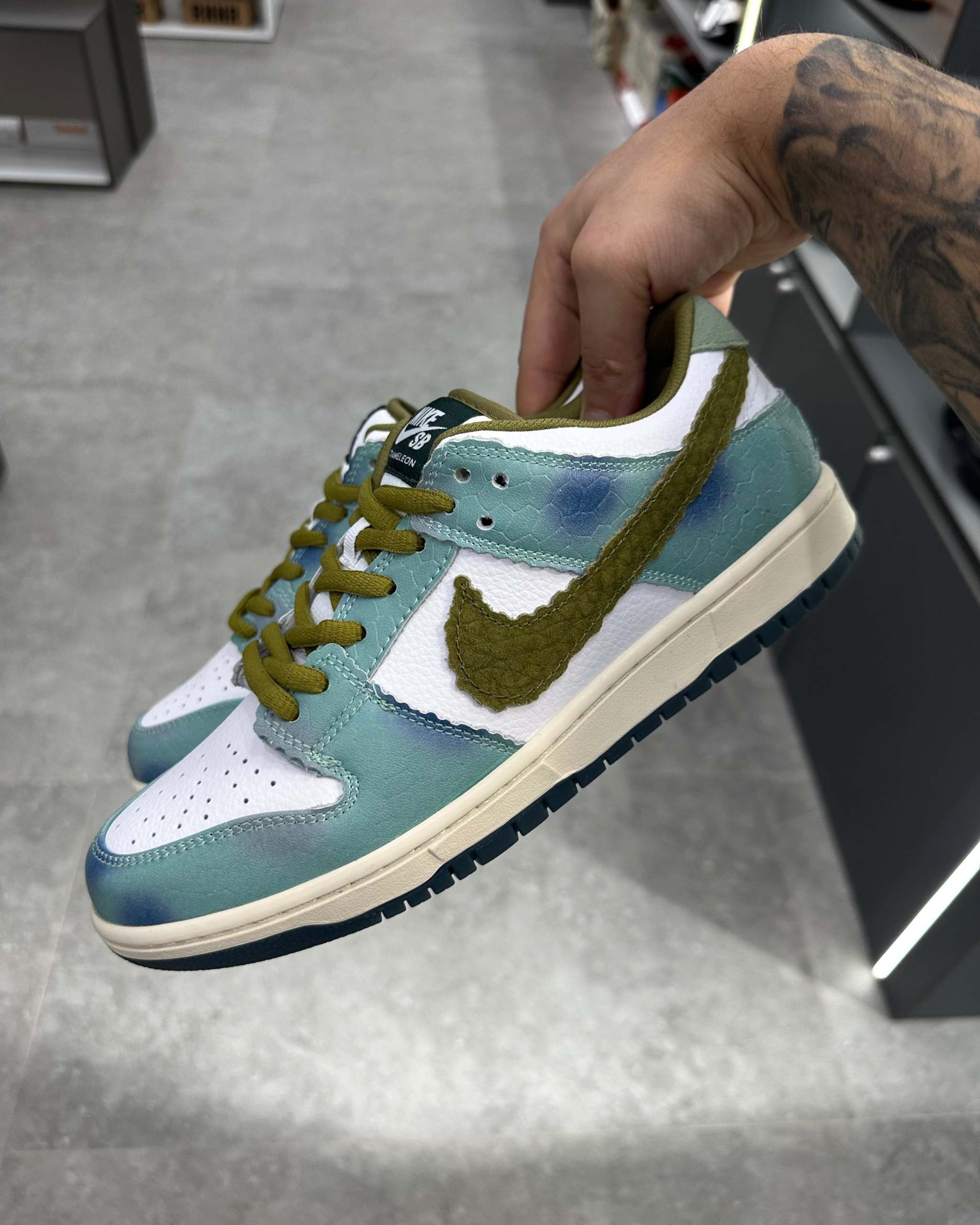 NÍKE SB Dunk Low Alexis Sablone Chameleon