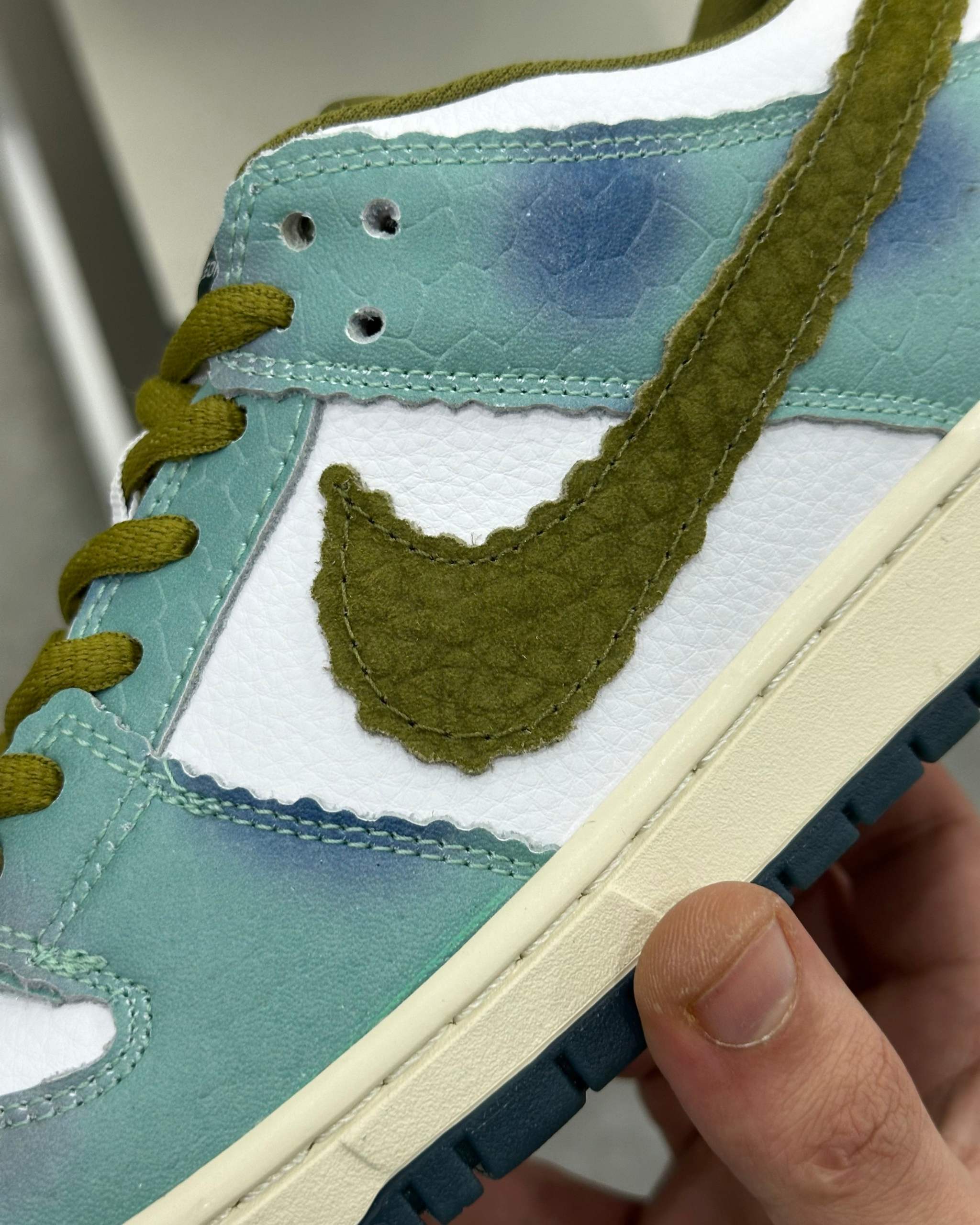 NÍKE SB Dunk Low Alexis Sablone Chameleon