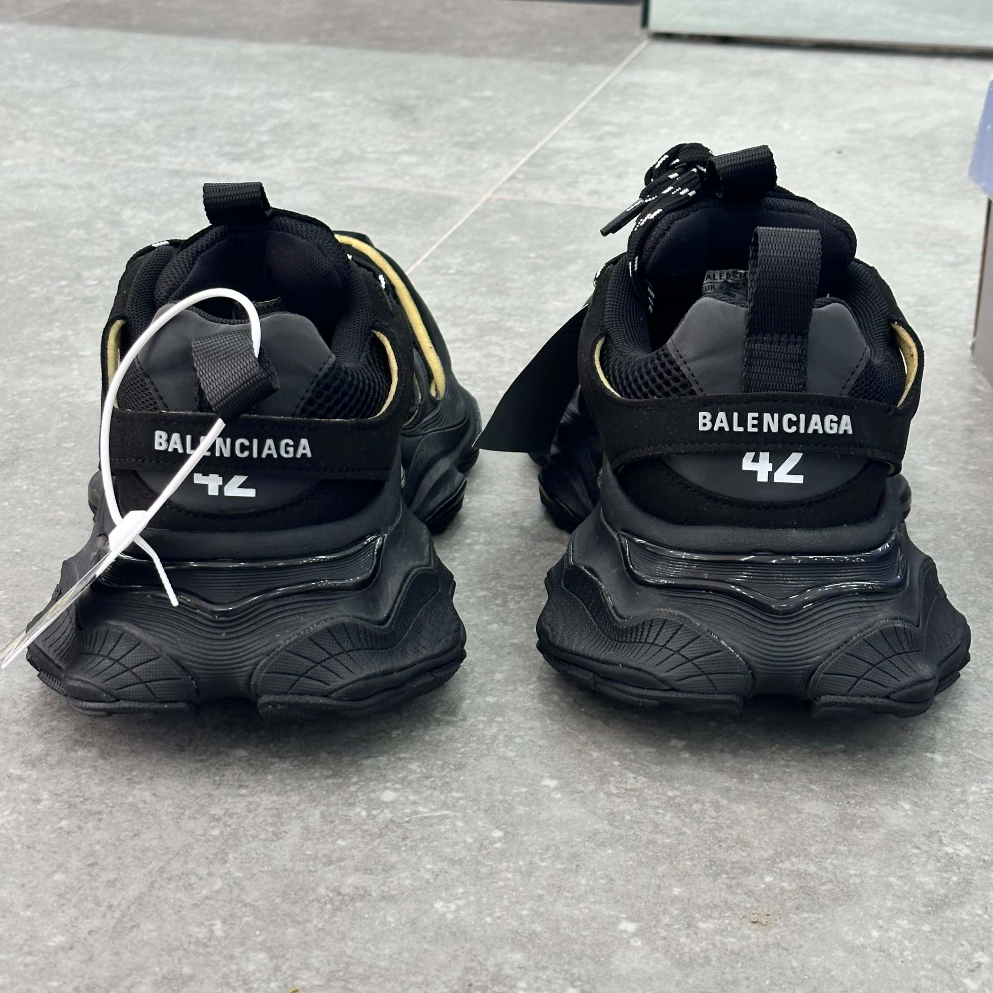 Balenciaga Cargo Sneaker Black - MAGIC CITY