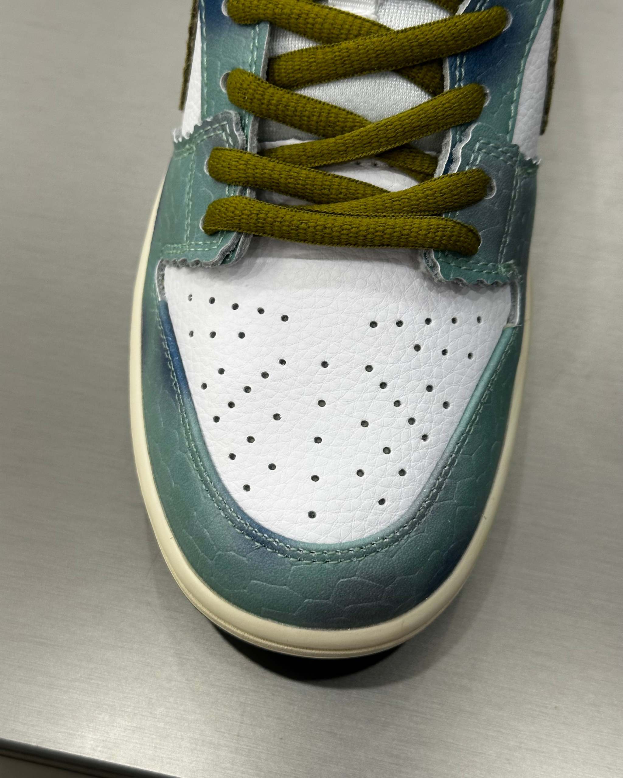 NÍKE SB Dunk Low Alexis Sablone Chameleon