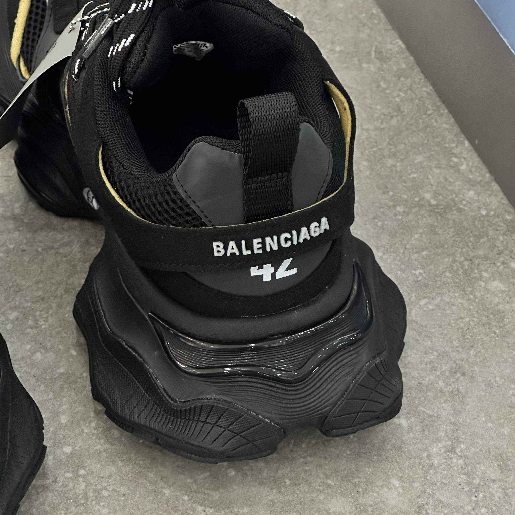 Balenciaga Cargo Sneaker Black - MAGIC CITY