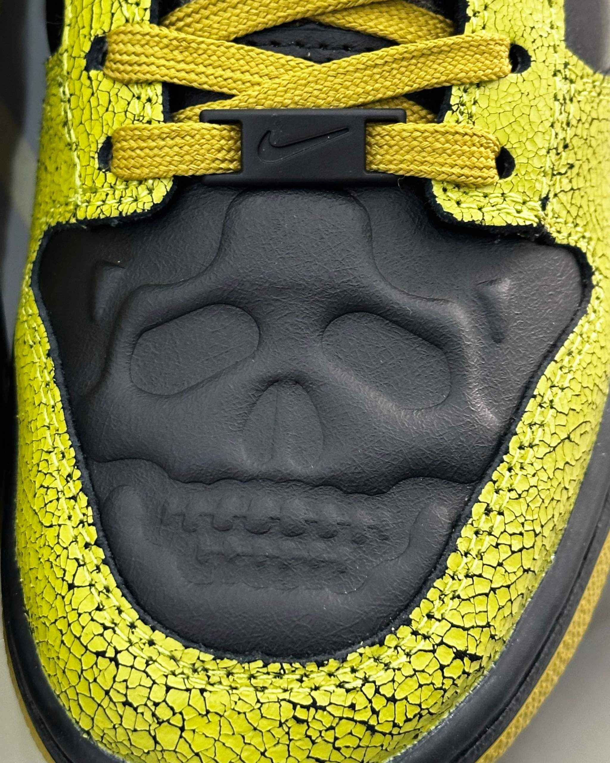 Níke Dunk Low Retro QS Halloween
Skull - MAGIC CITY