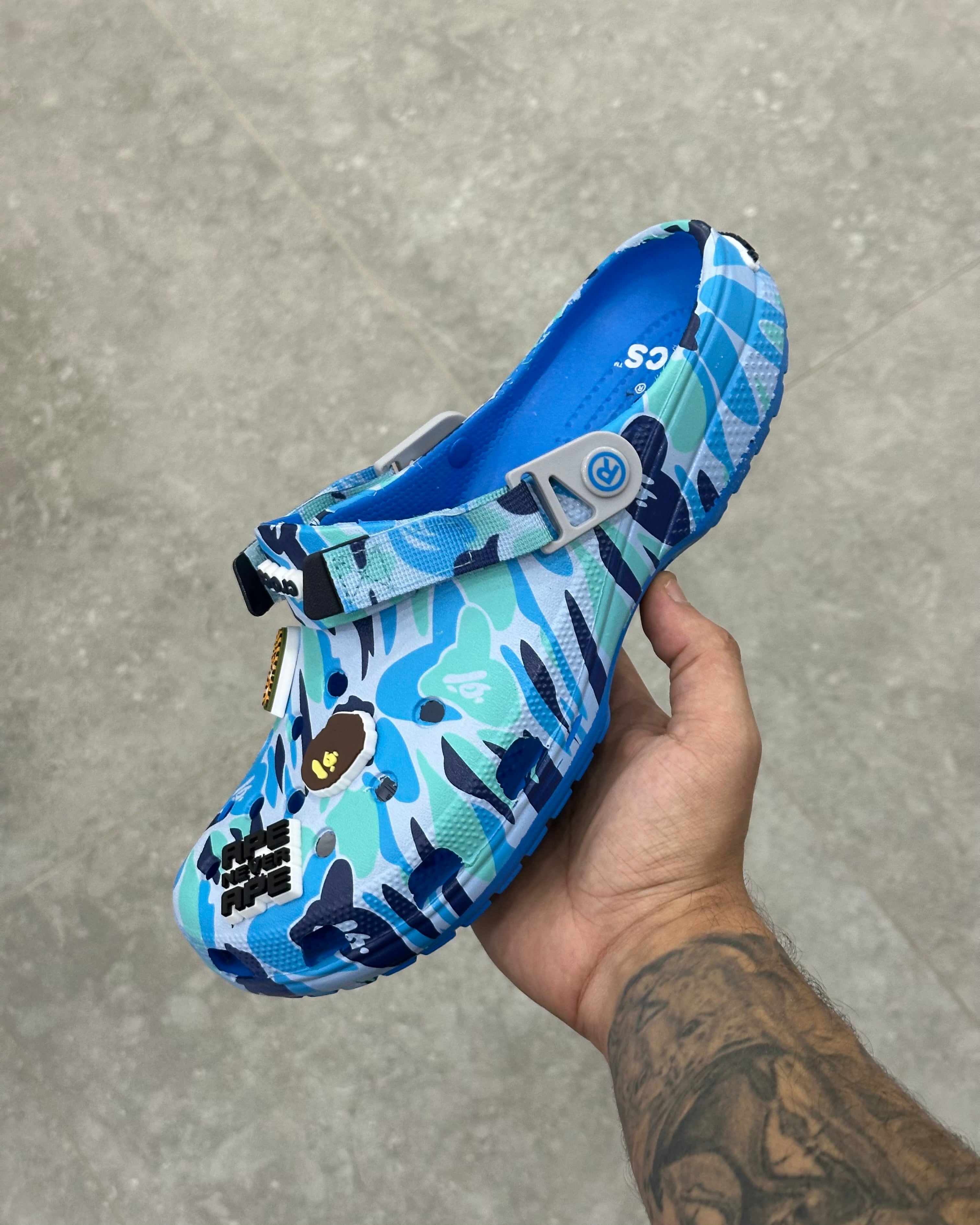 Crocs X A Bathing Ape ABC
Camo - Bleu