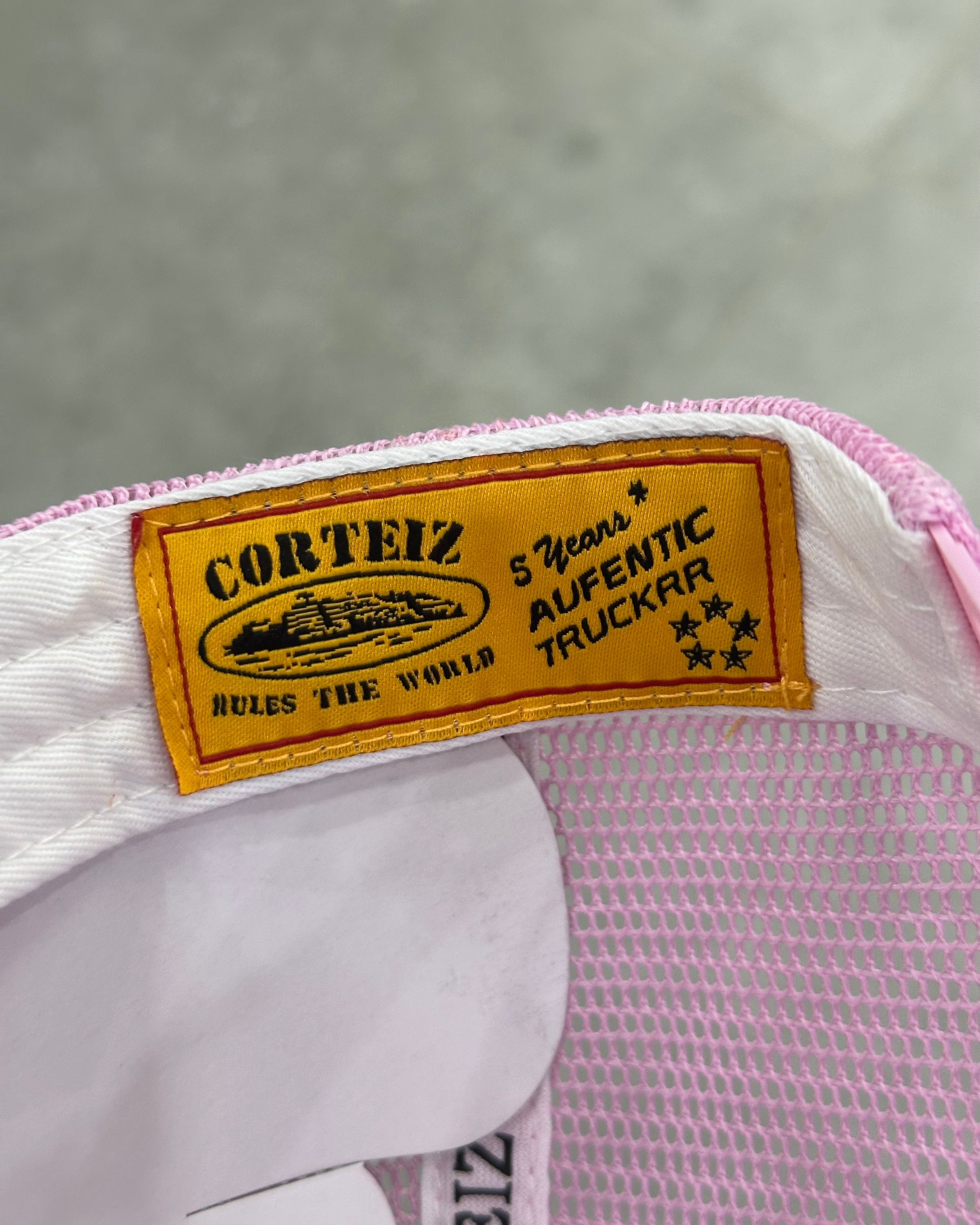 CORTEIZ 5 STARZ Alcatraz Trucker Hat – Pink