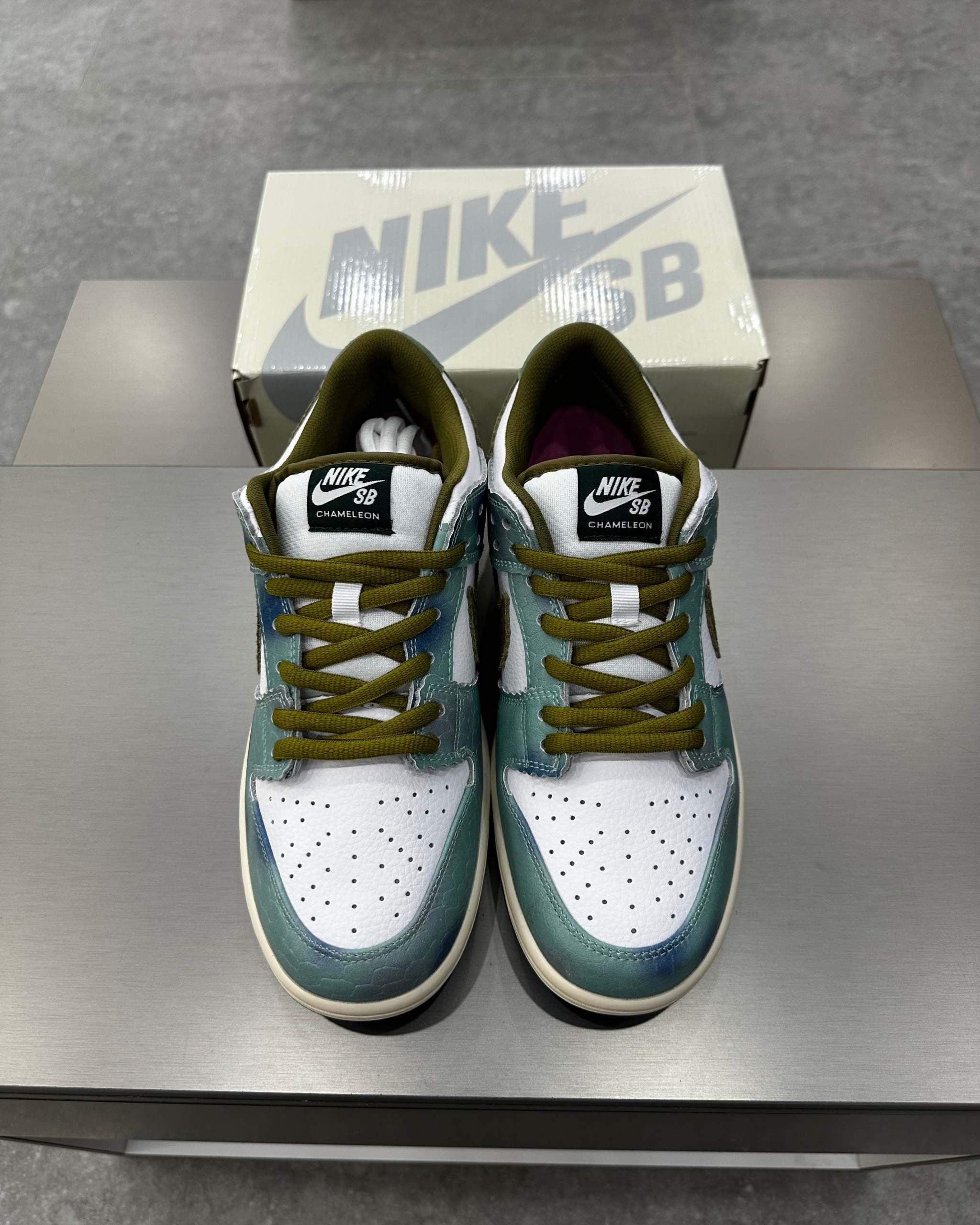 NÍKE SB Dunk Low Alexis Sablone Chameleon