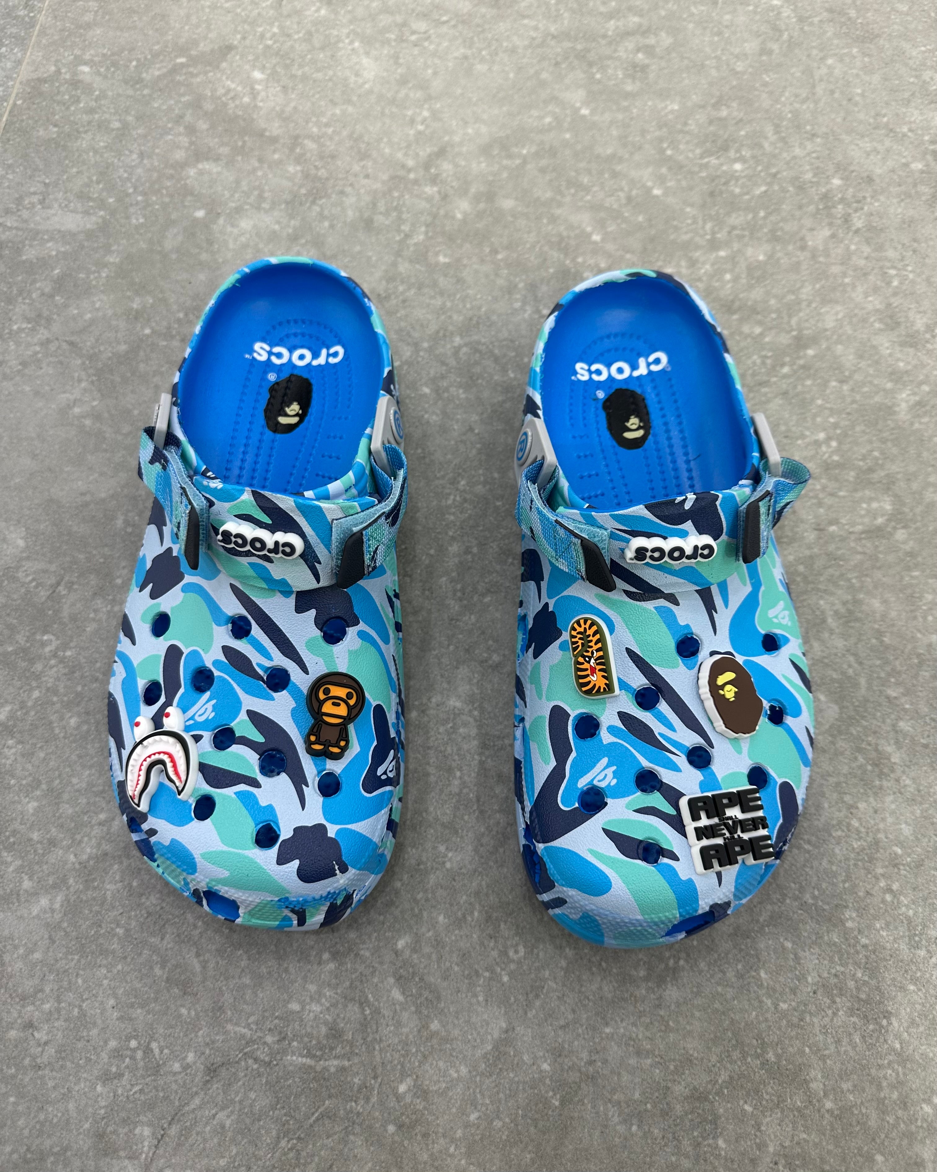 Crocs X A Bathing Ape ABC
Camo - Bleu