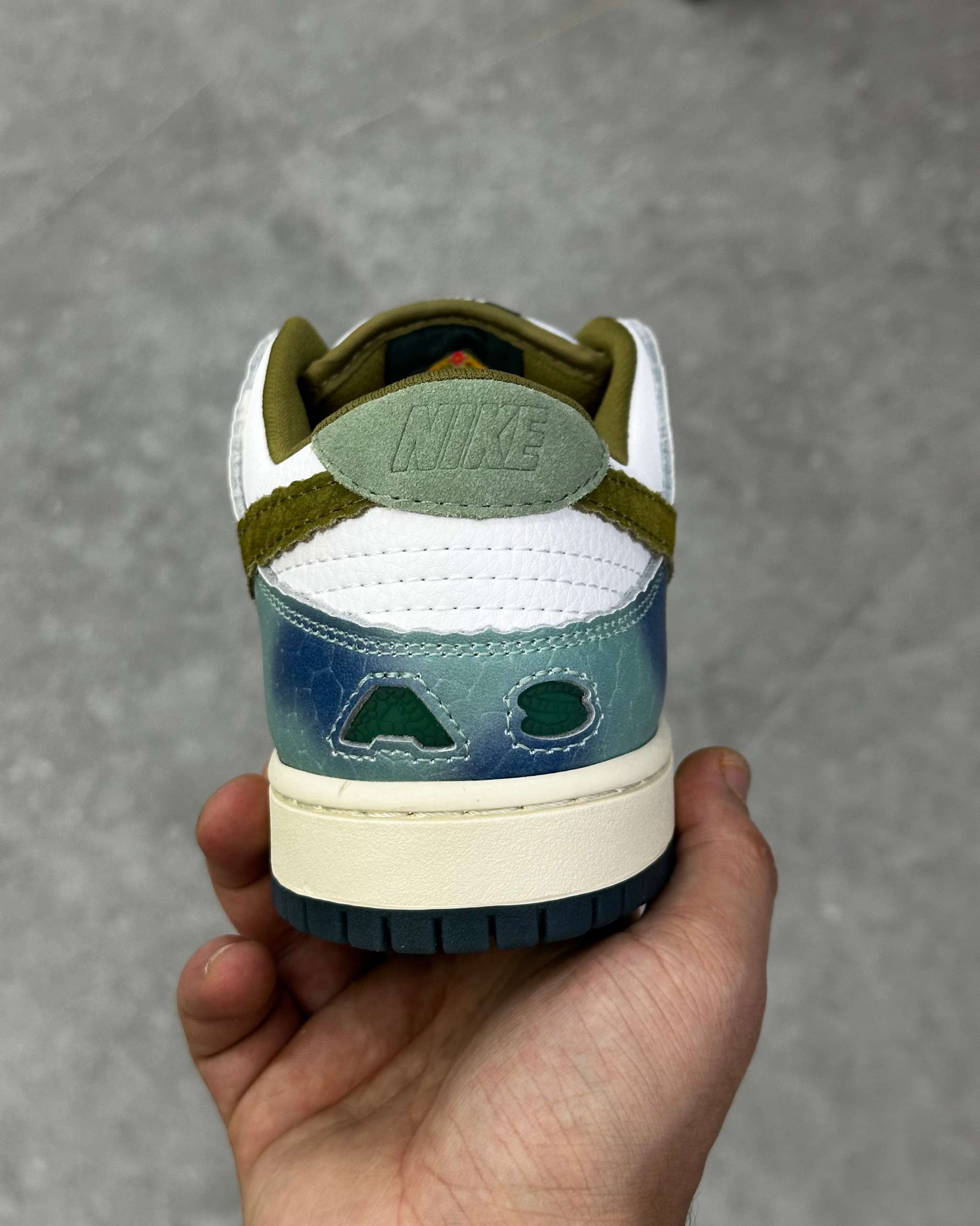 NÍKE SB Dunk Low Alexis Sablone Chameleon