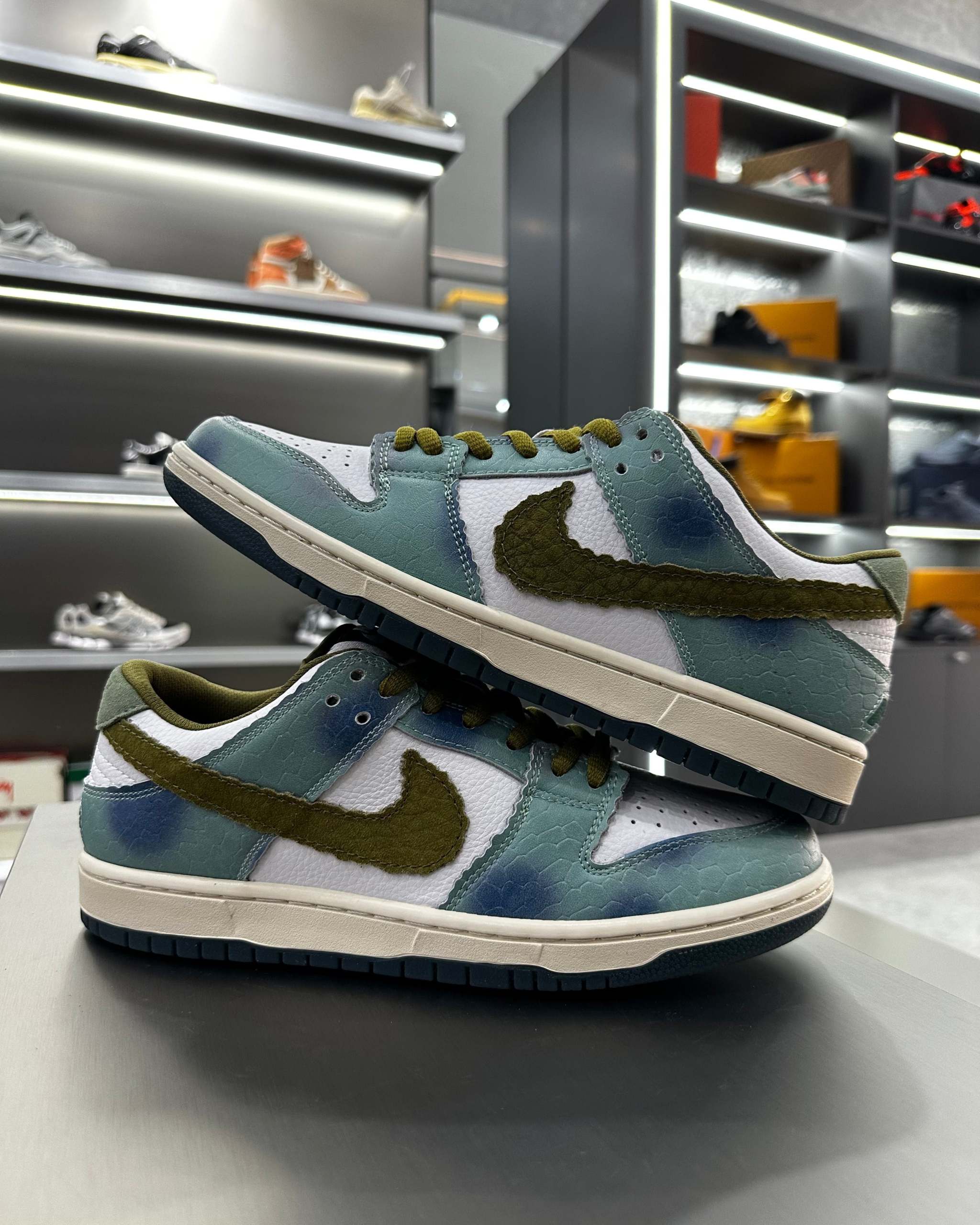 NÍKE SB Dunk Low Alexis Sablone Chameleon