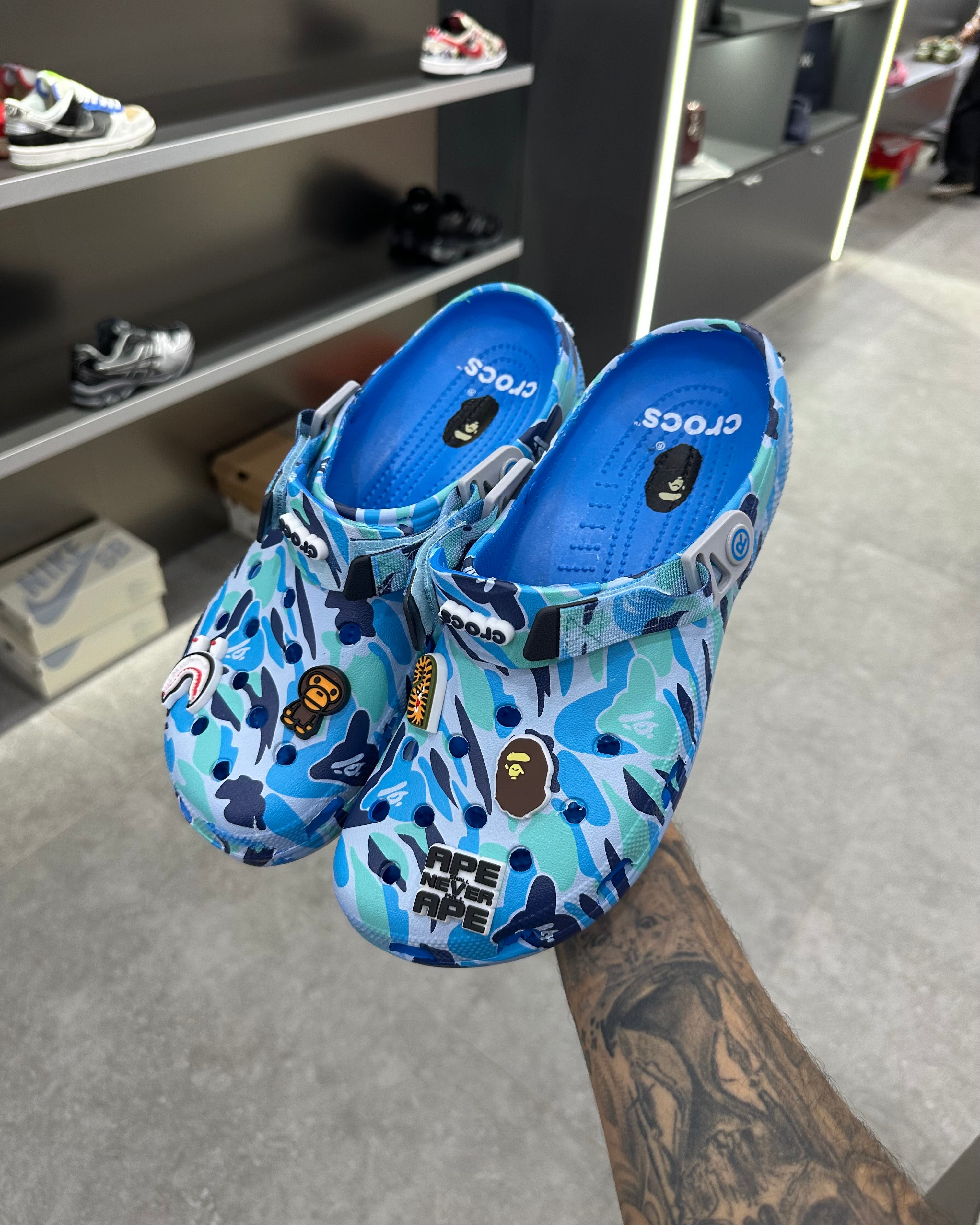 Crocs X A Bathing Ape ABC
Camo - Bleu