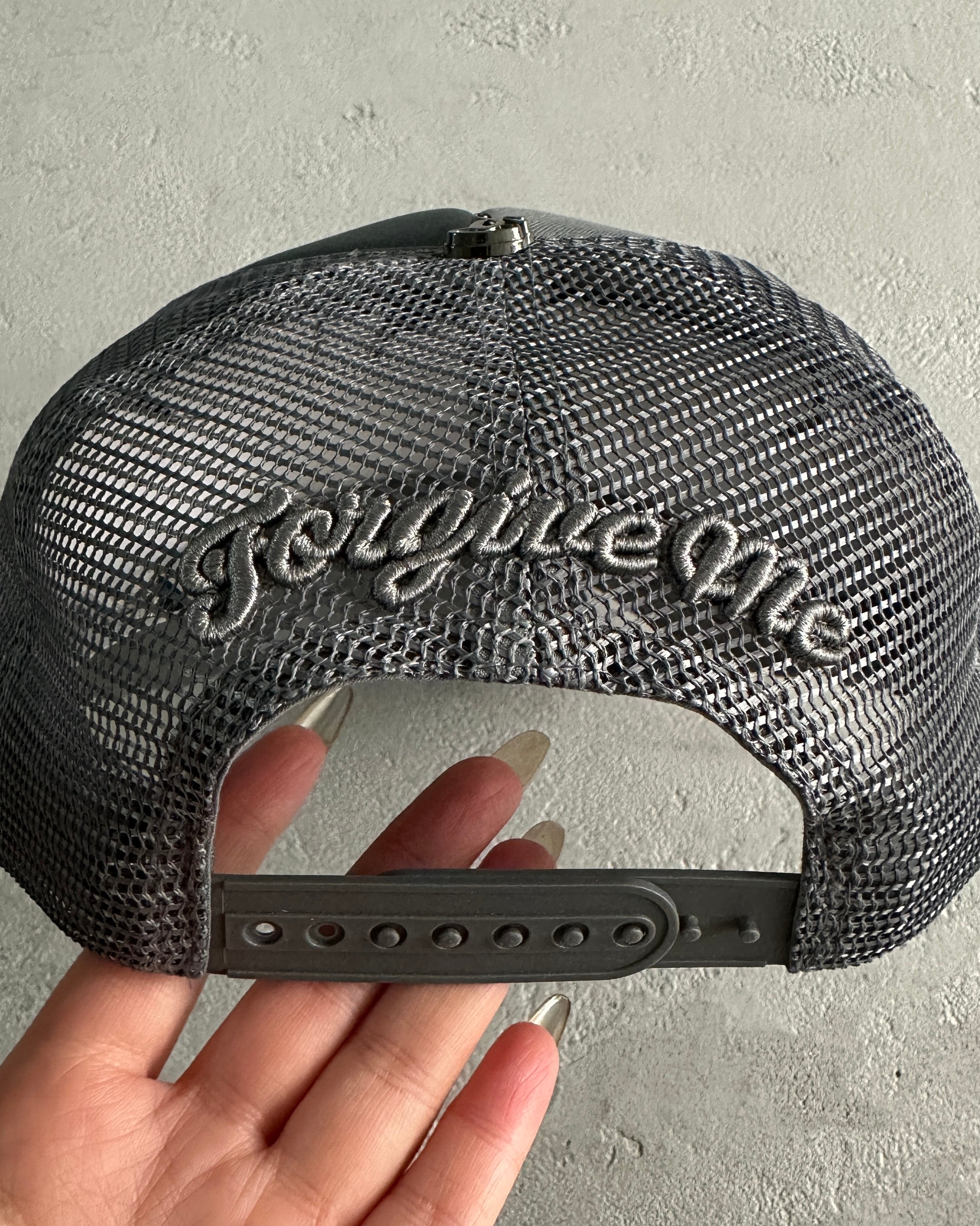 Syna World Rope Trucker Hat – Grey