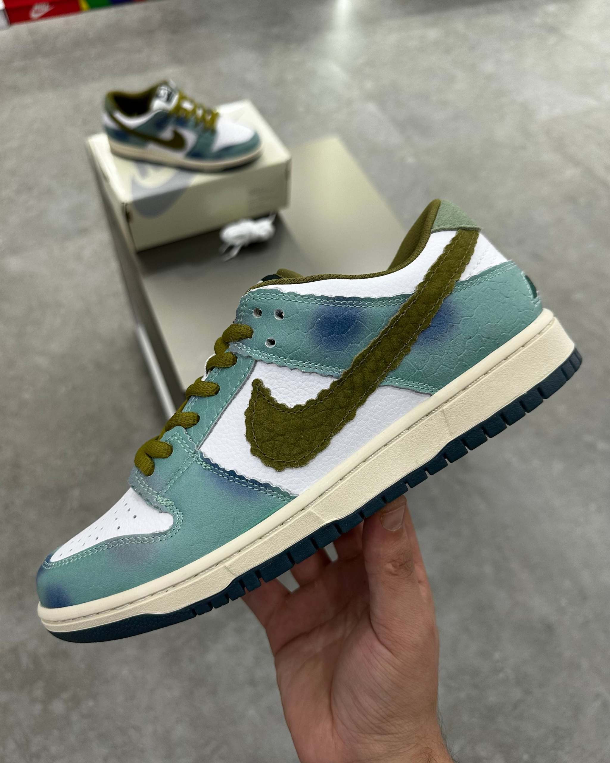 NÍKE SB Dunk Low Alexis Sablone Chameleon
