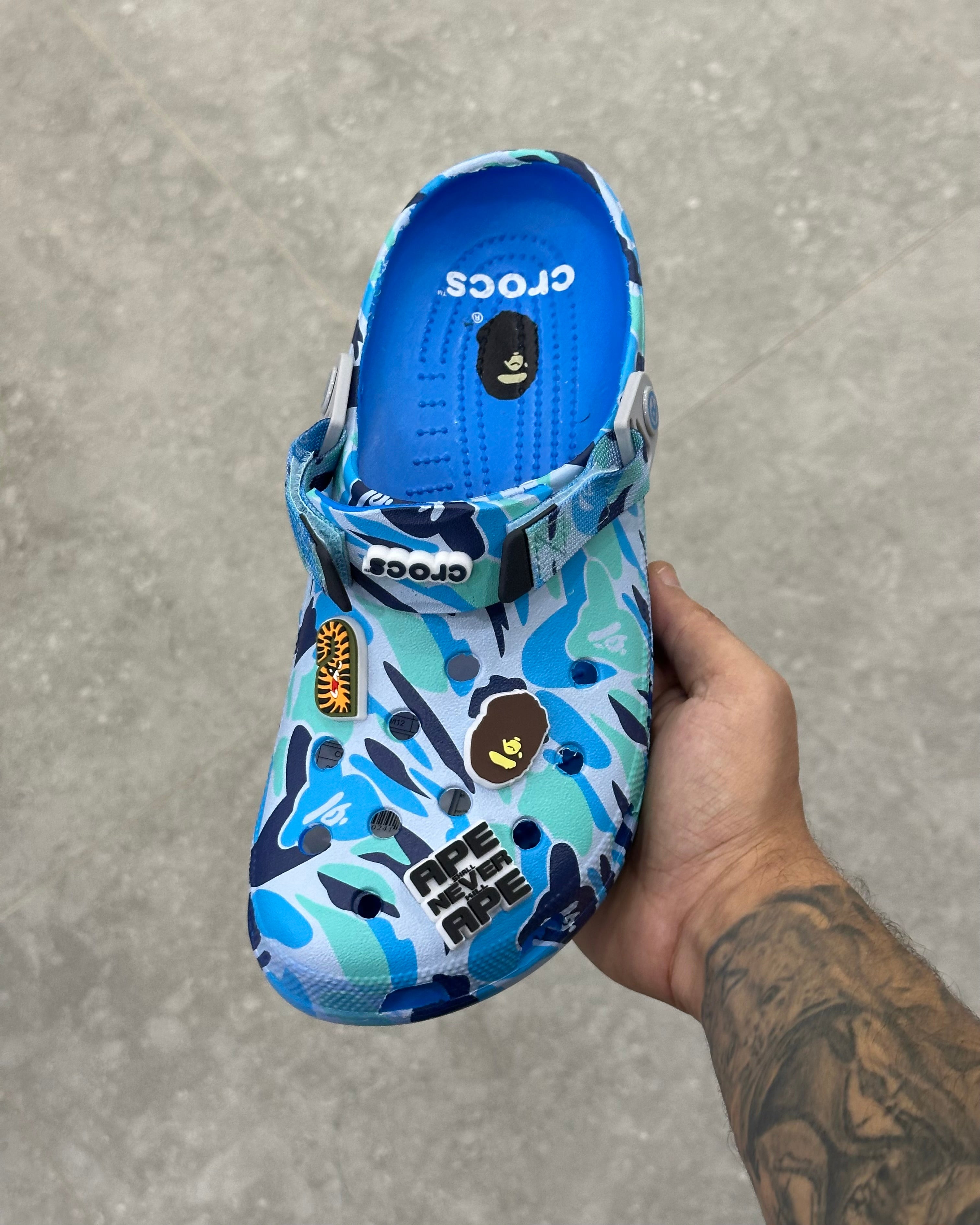 Crocs X A Bathing Ape ABC
Camo - Bleu