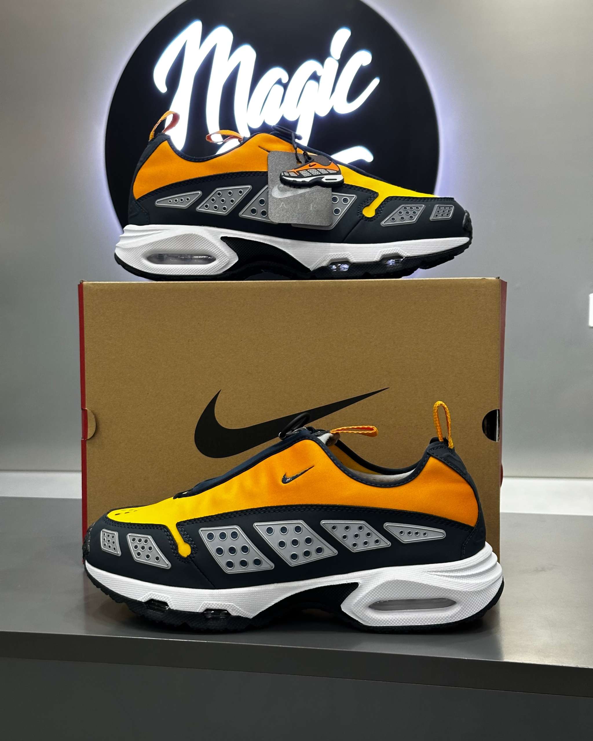 AıR Max SNDR 'Canyon Gold and Deep Ocean'