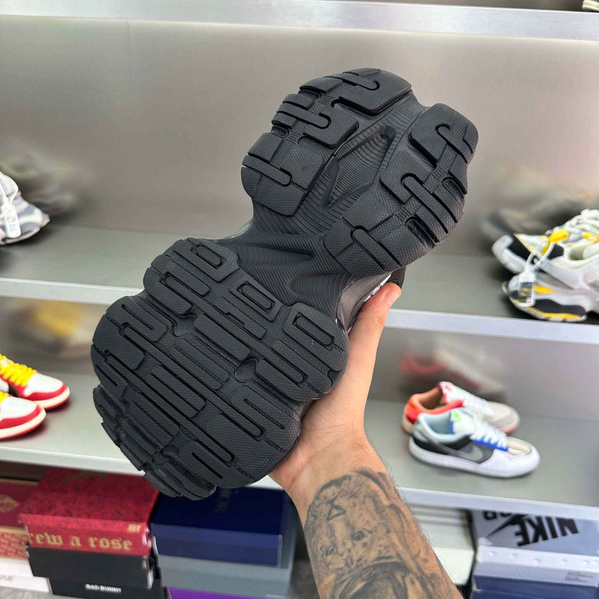 Balenciaga Cargo Sneaker Black - MAGIC CITY