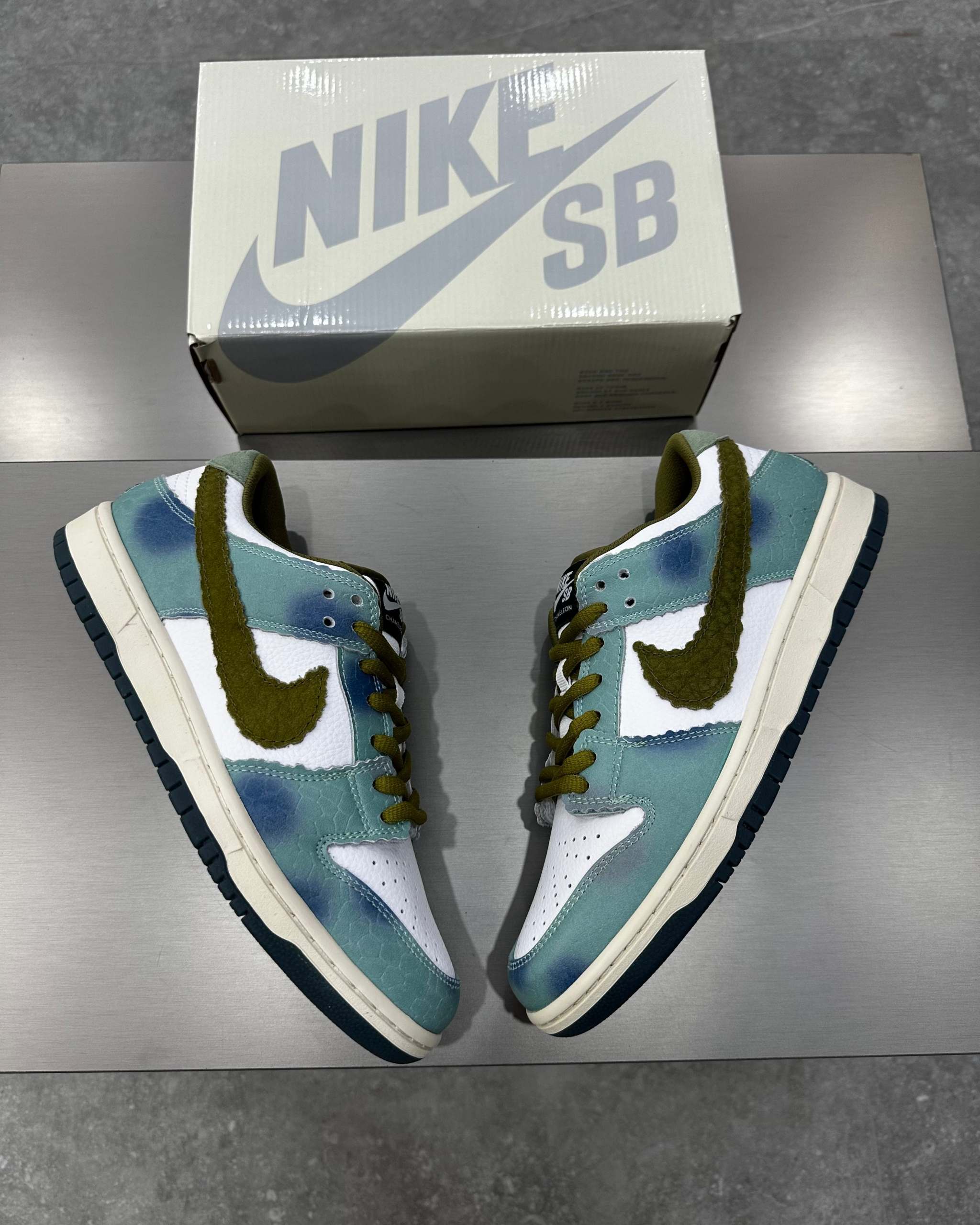 NÍKE SB Dunk Low Alexis Sablone Chameleon