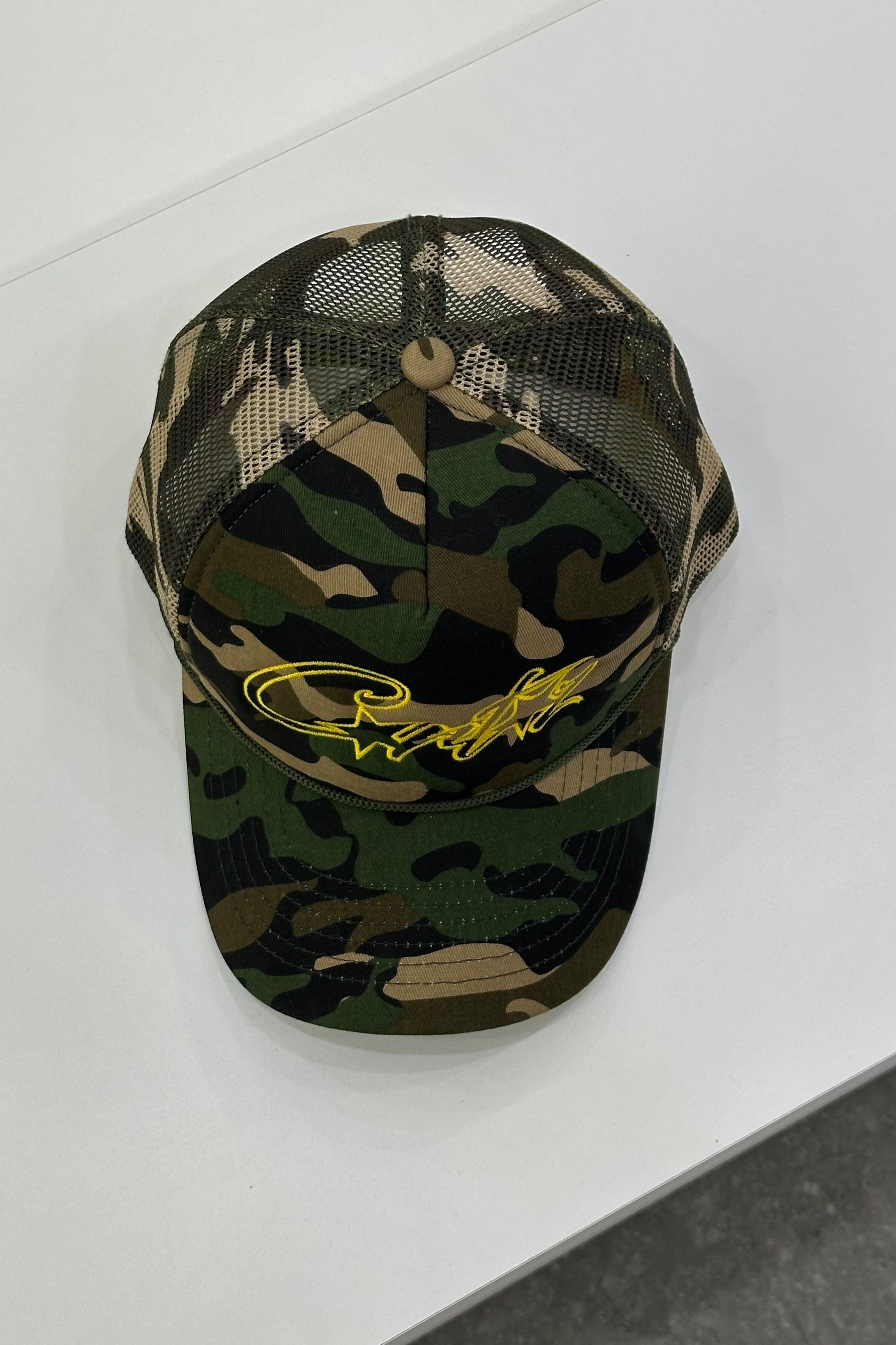 CORTEIZ 5 STARZ Alcatraz Trucker Hat – Camo Yellow