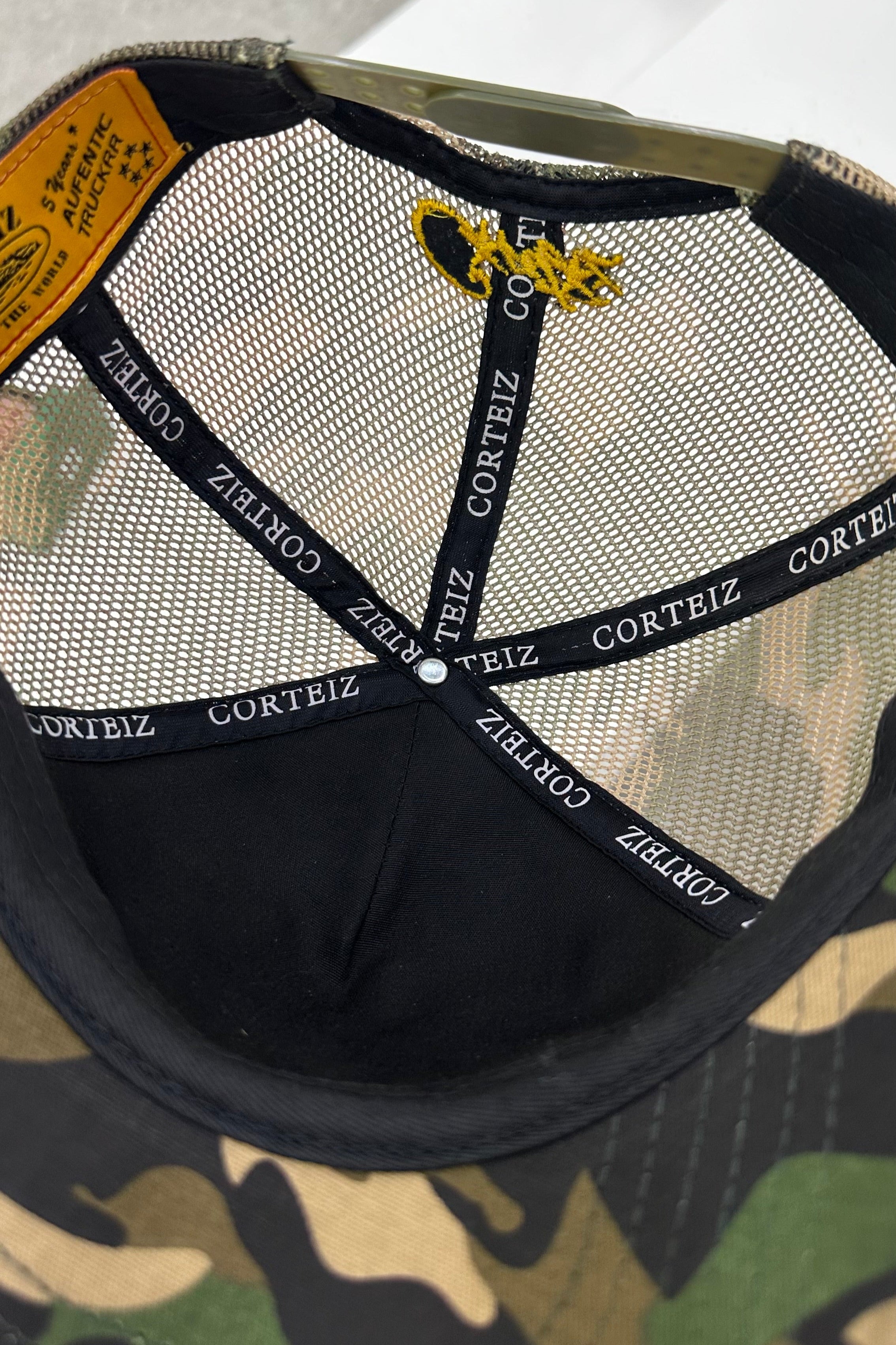 CORTEIZ 5 STARZ Alcatraz Trucker Hat – Camo Yellow