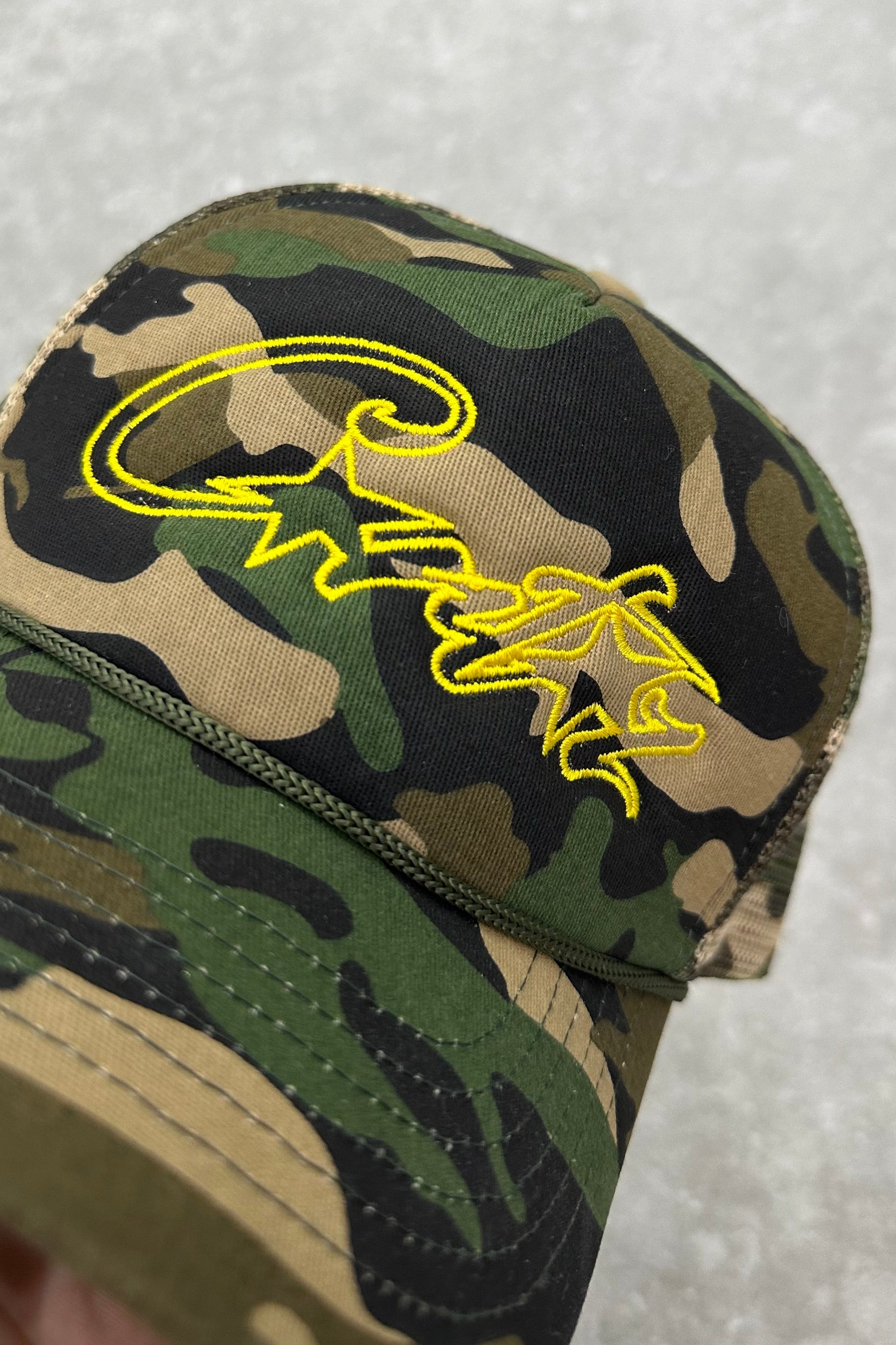 CORTEIZ 5 STARZ Alcatraz Trucker Hat – Camo Yellow