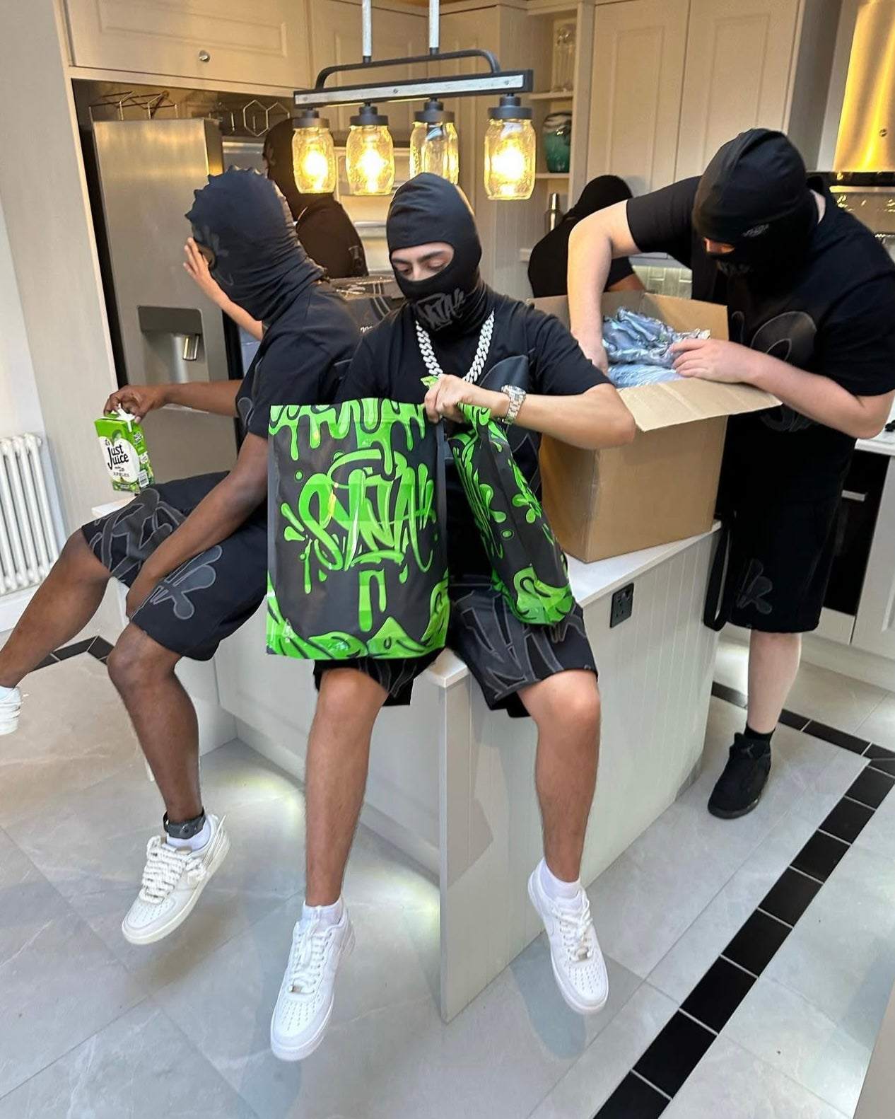 Syna World Logo Twin Set Black SS25