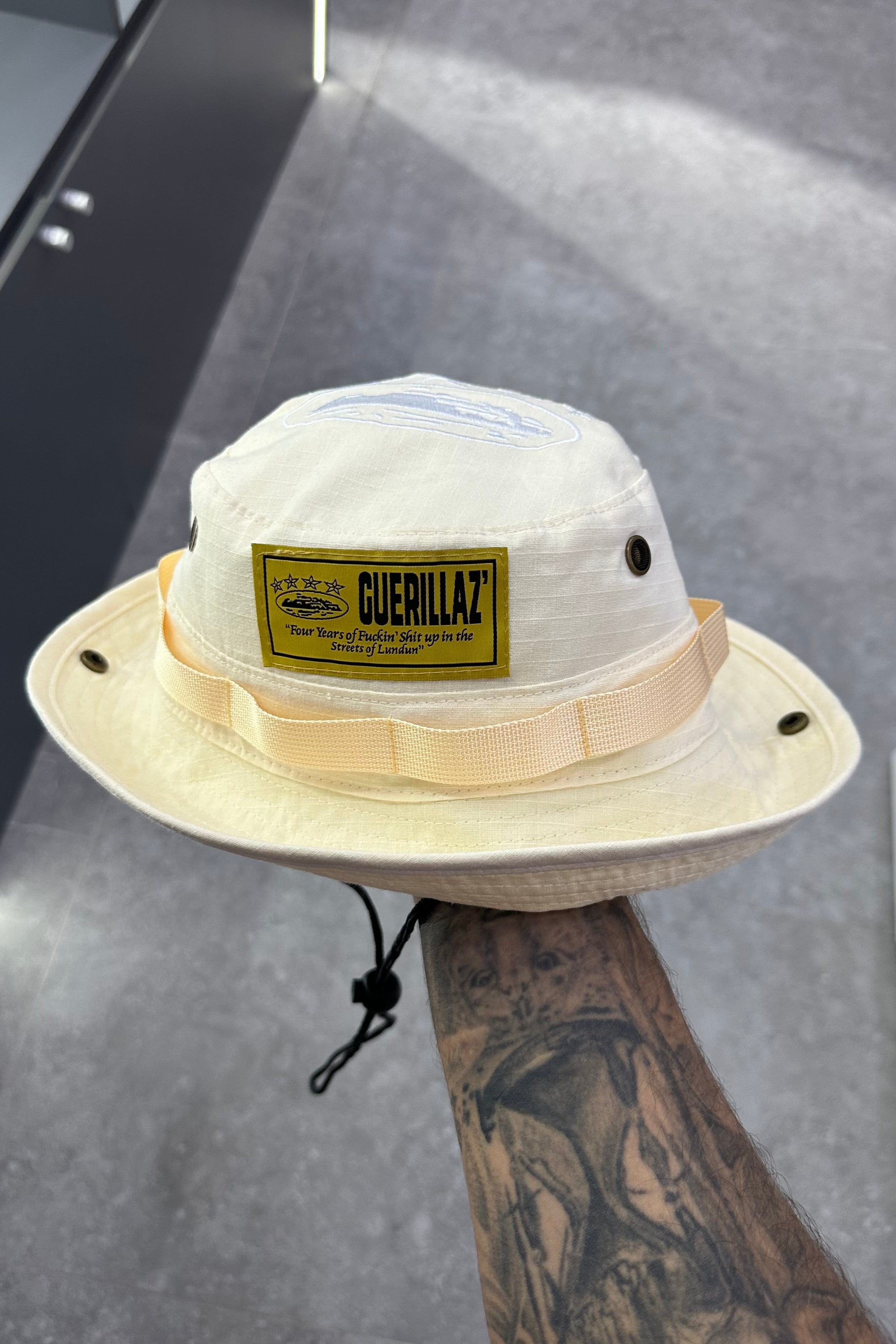 Corteiz OG Guerillaz Bucket Hat - Beige