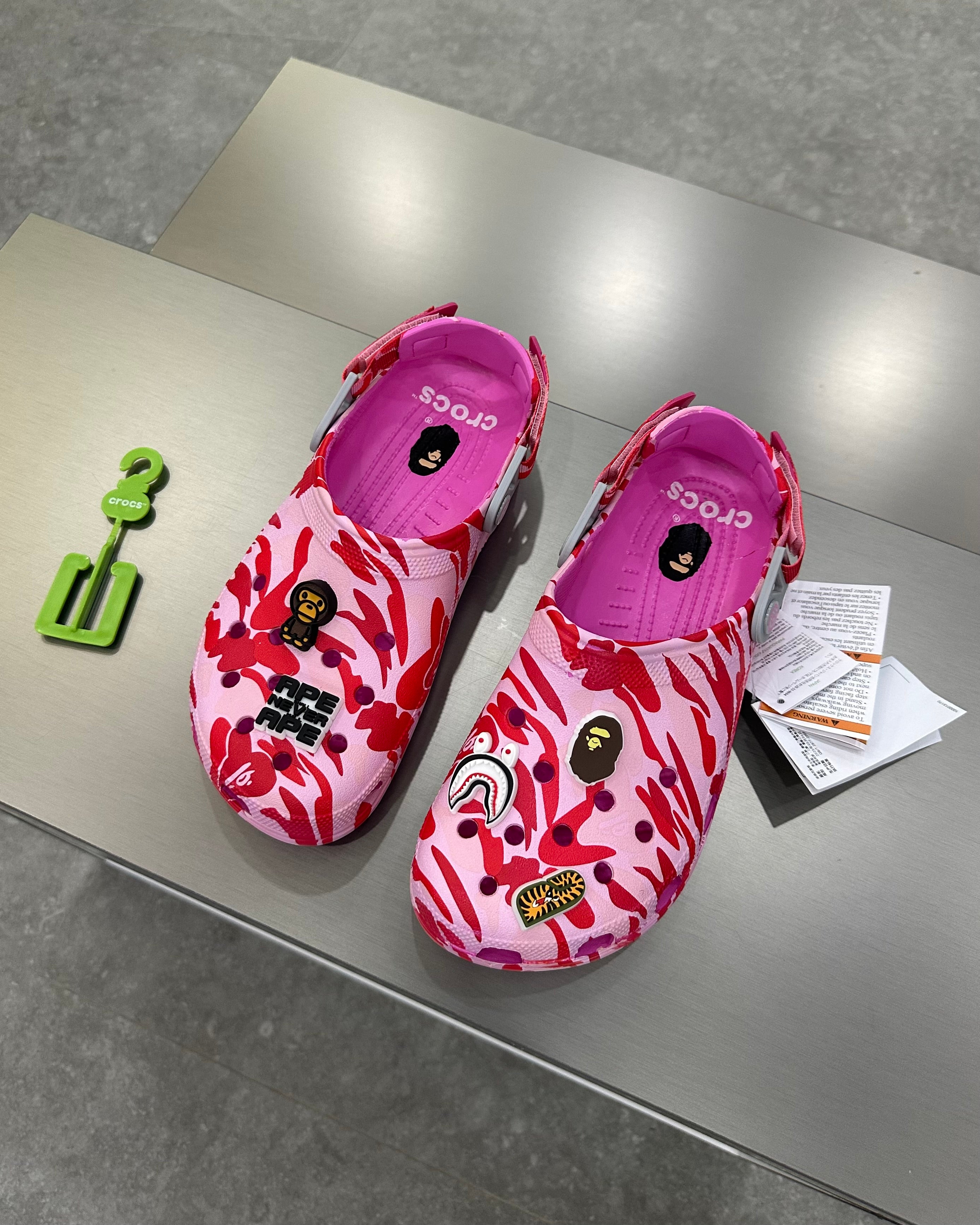 Crocs X A Bathing Ape ABC
Camo - Pink