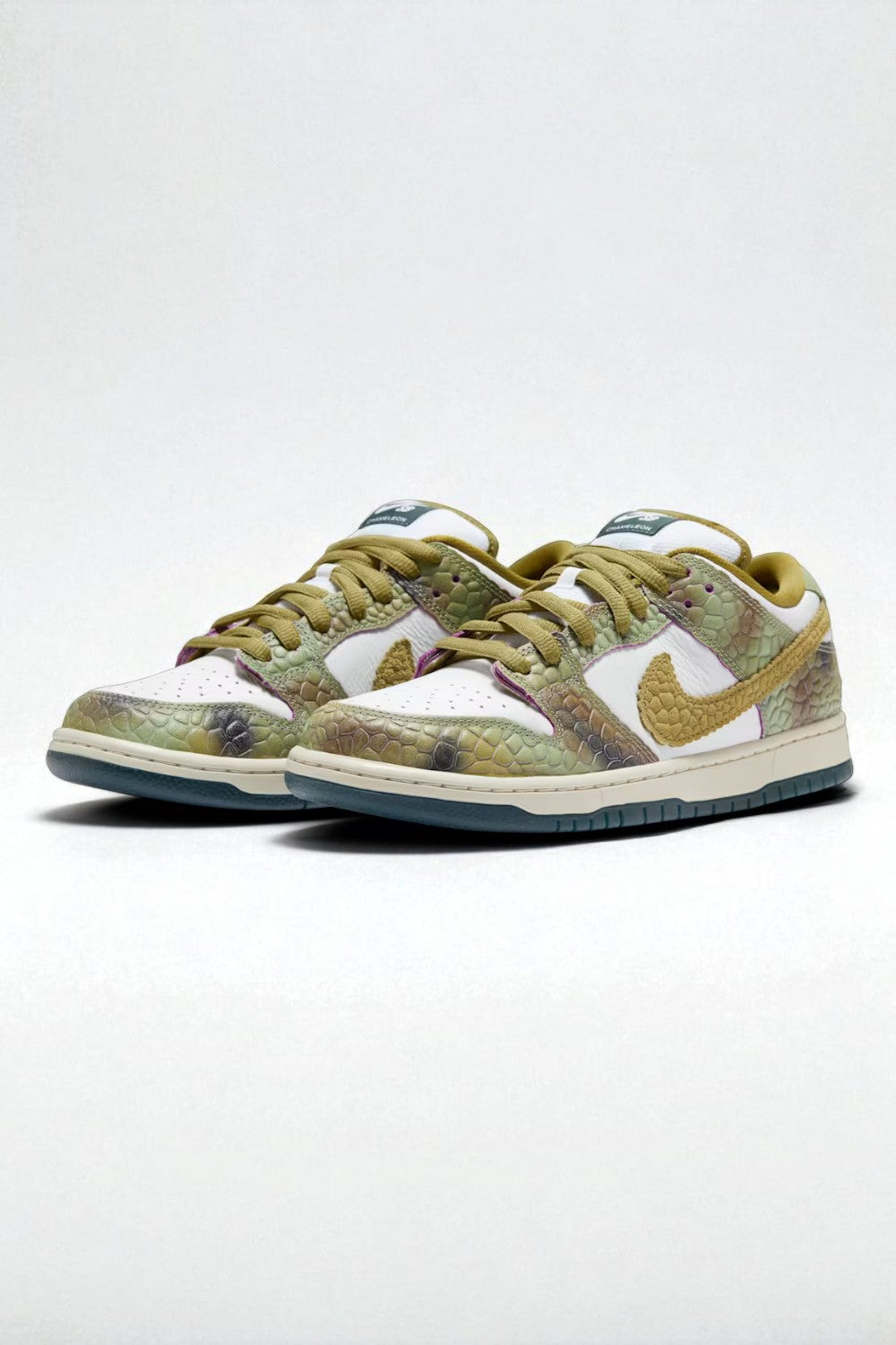 NÍKE SB Dunk Low Alexis Sablone Chameleon