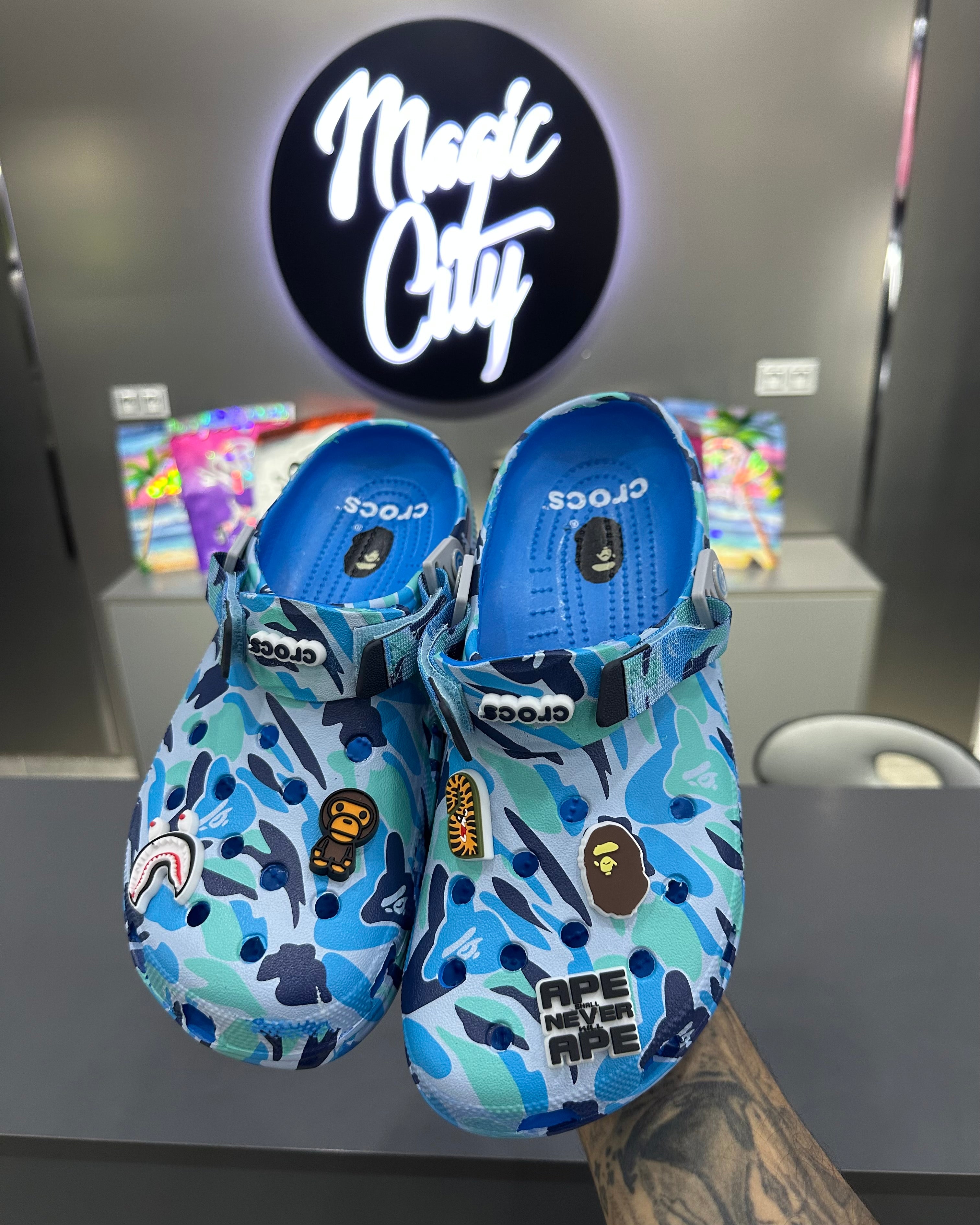 Crocs X A Bathing Ape ABC
Camo - Bleu