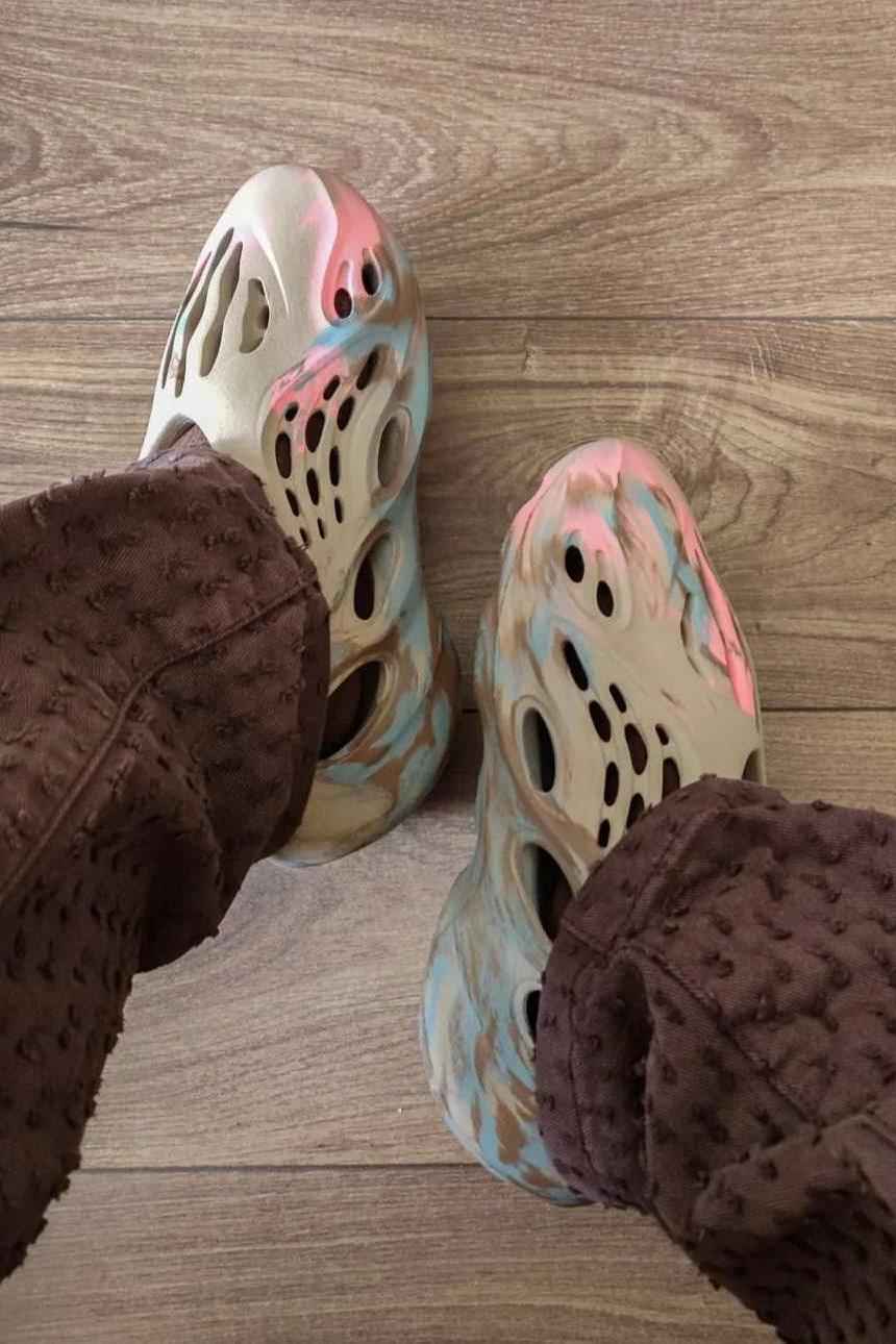 Yeezy Foam RNNR MX Sand Grey - MAGIC CITY