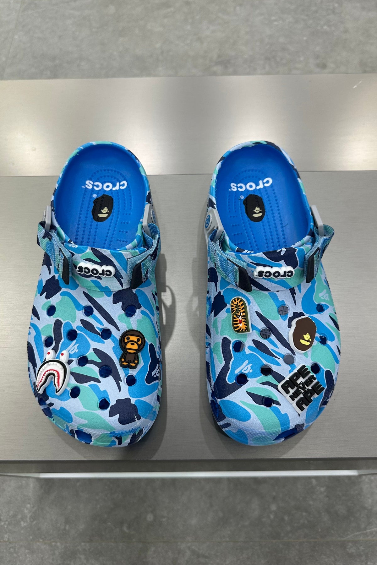Crocs X A Bathing Ape ABC
Camo - Bleu - MAGIC CITY