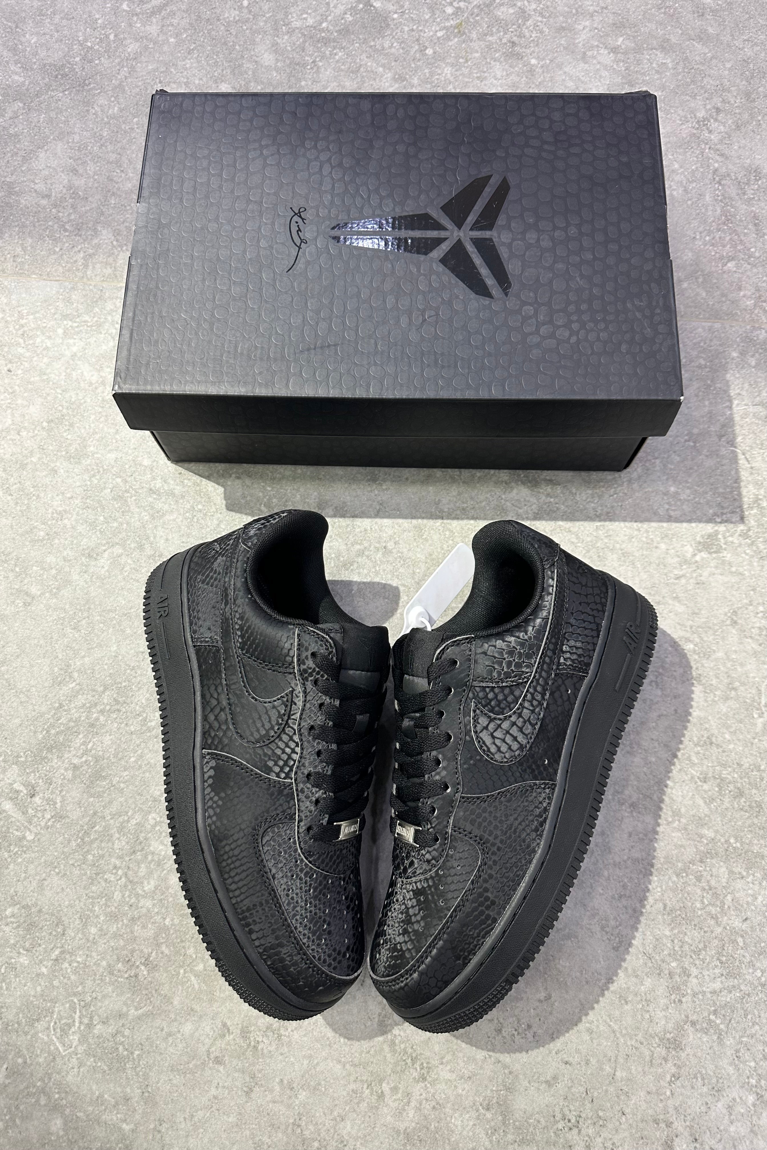 ア*キ様 【新品】Kobe Bryant × Nike Air Force 1 Kobe Bryant x Nike Air Force 1 Low Linen