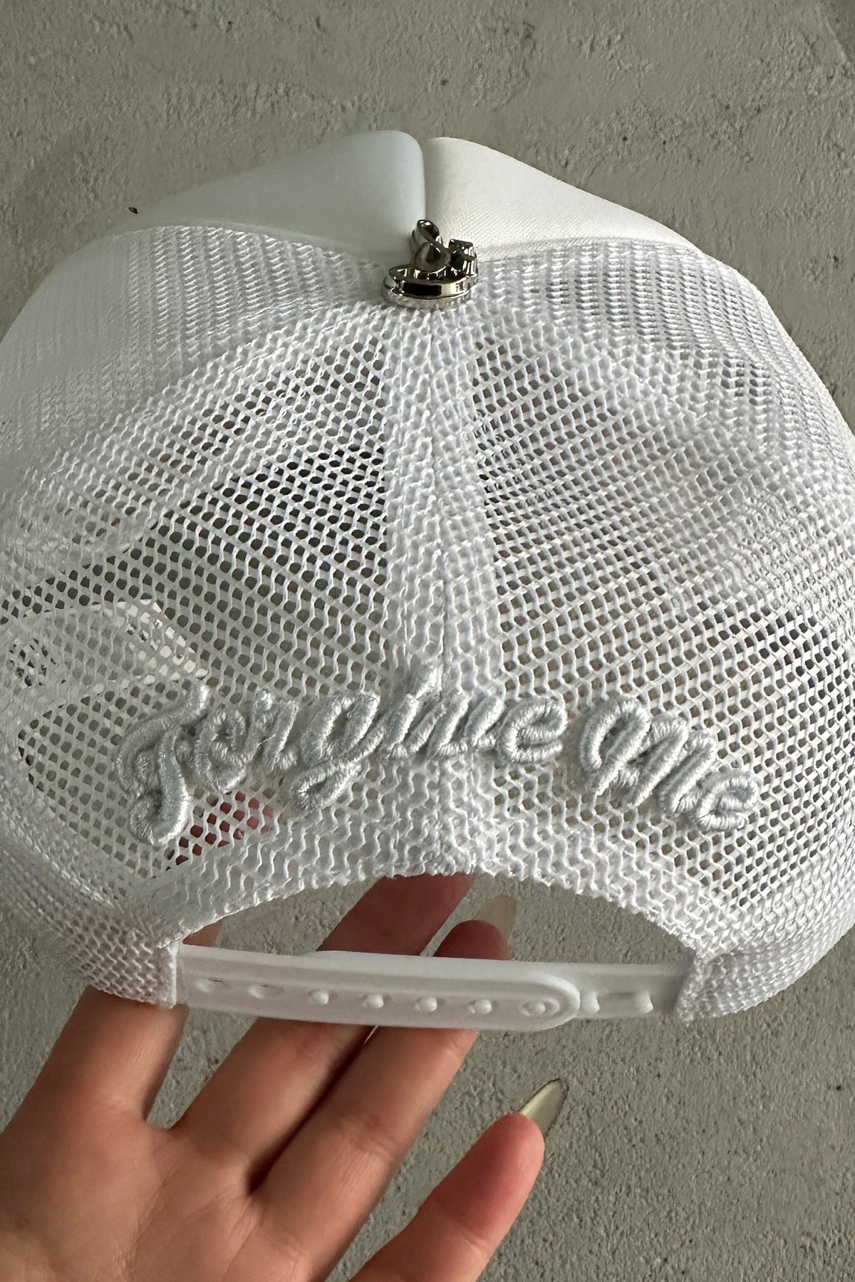 Syna World Rope Trucker Hat – White - MAGIC CITY