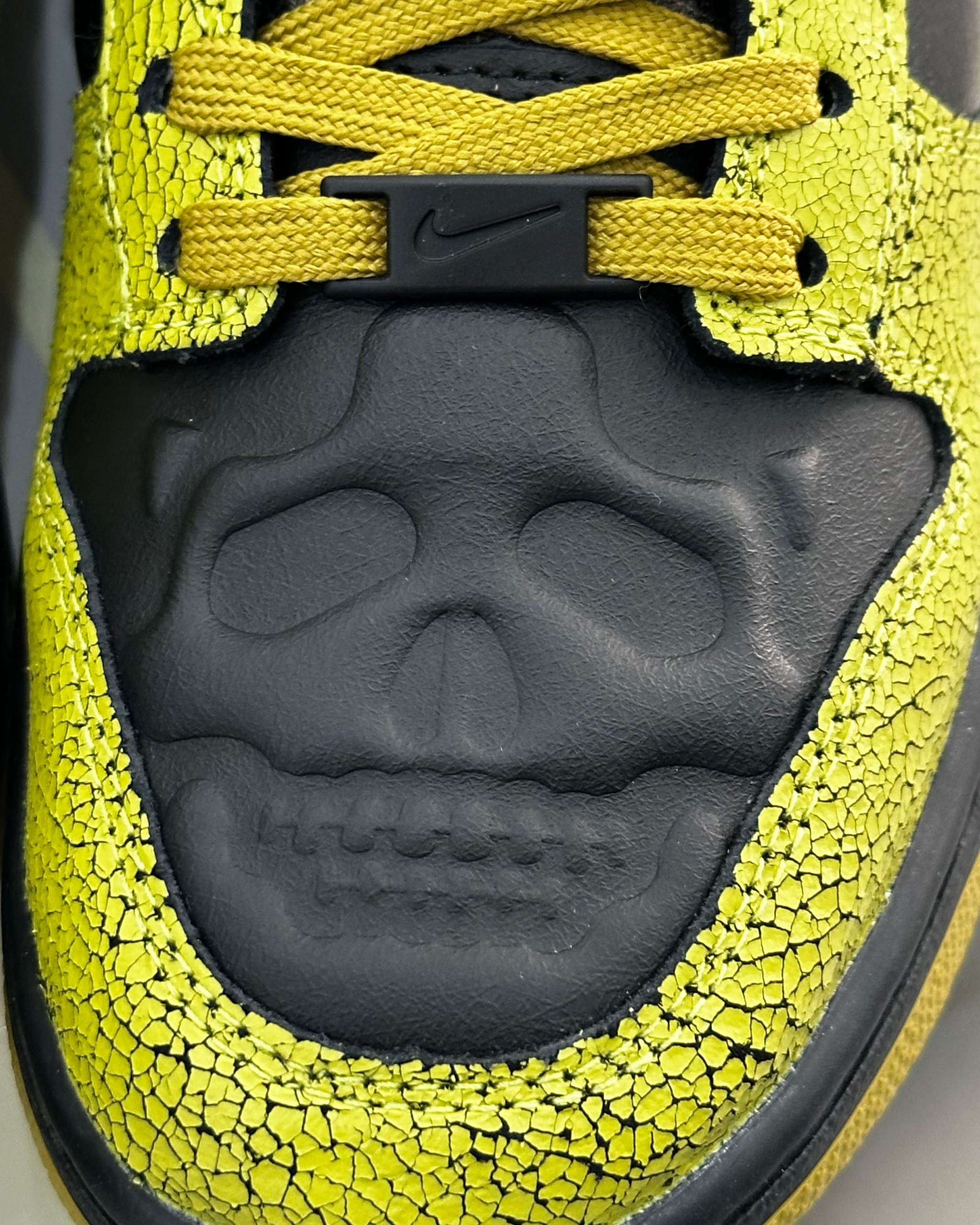 Níke Dunk Low Retro QS Halloween
Skull