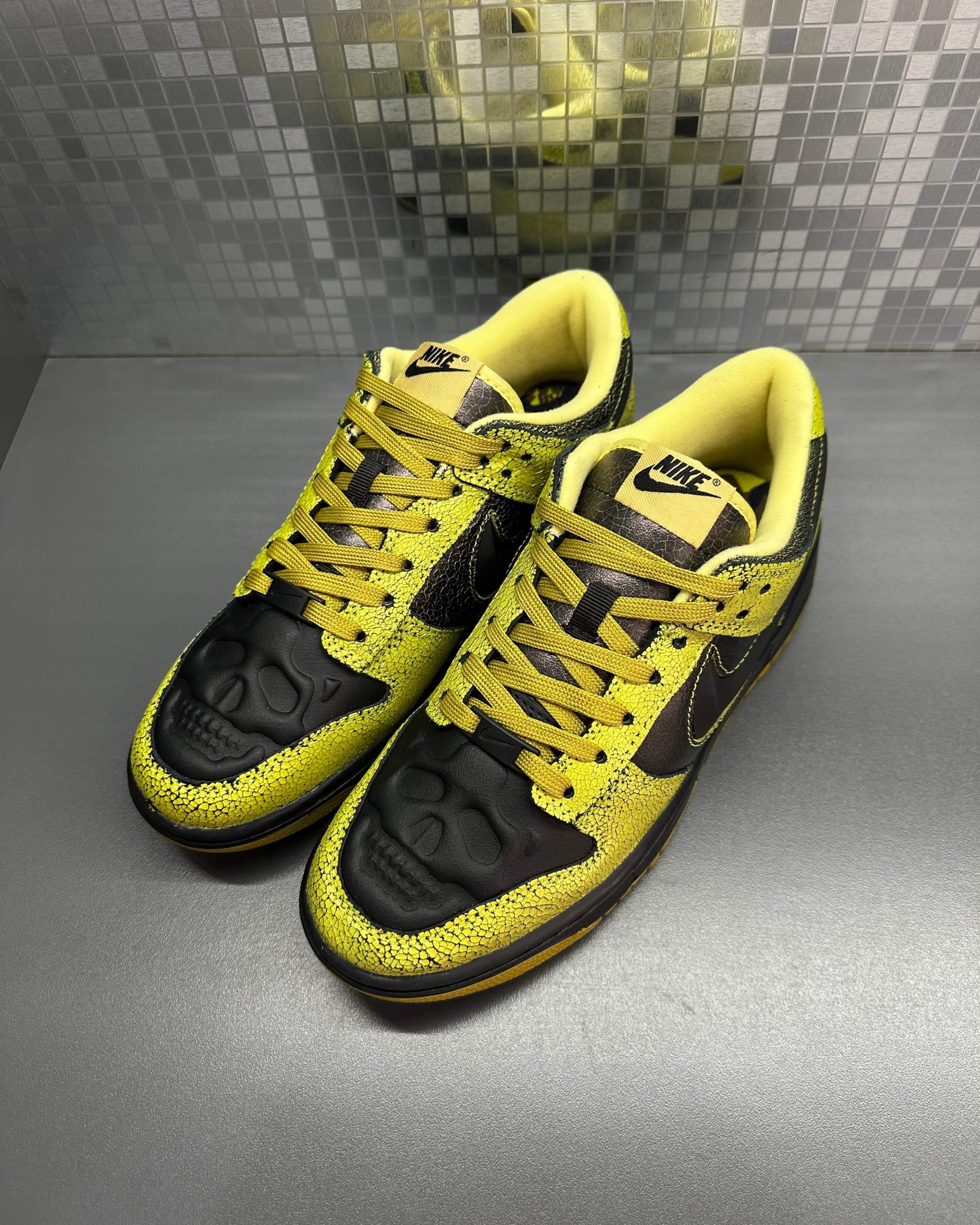Níke Dunk Low Retro QS Halloween
Skull