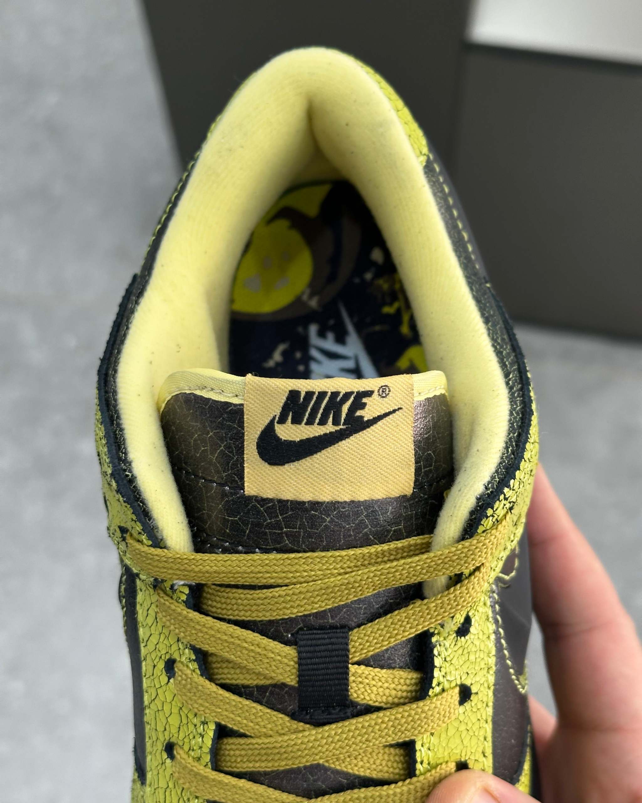 Níke Dunk Low Retro QS Halloween
Skull