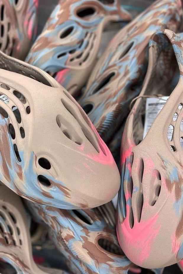 Yeezy Foam RNNR MX Sand Grey - MAGIC CITY