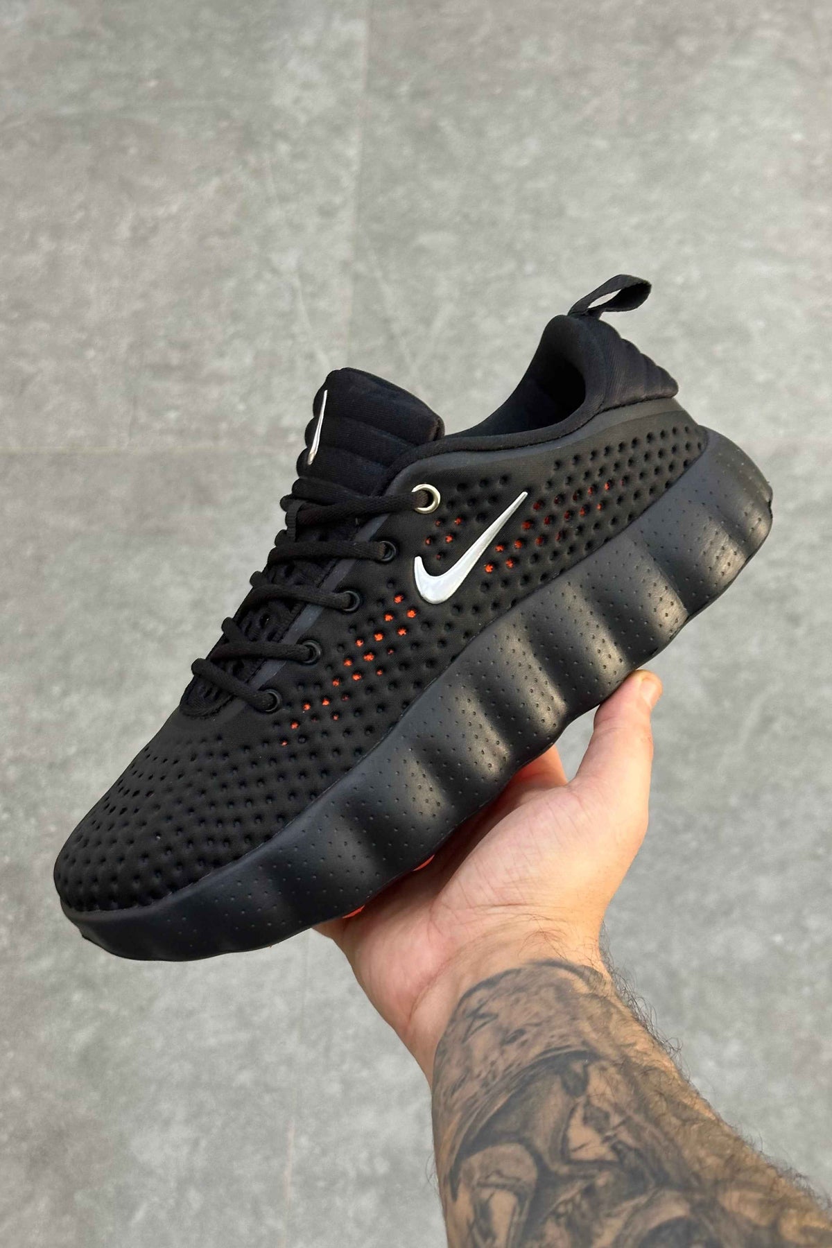 Nike Mind 002 - Black/Hyper Crimson