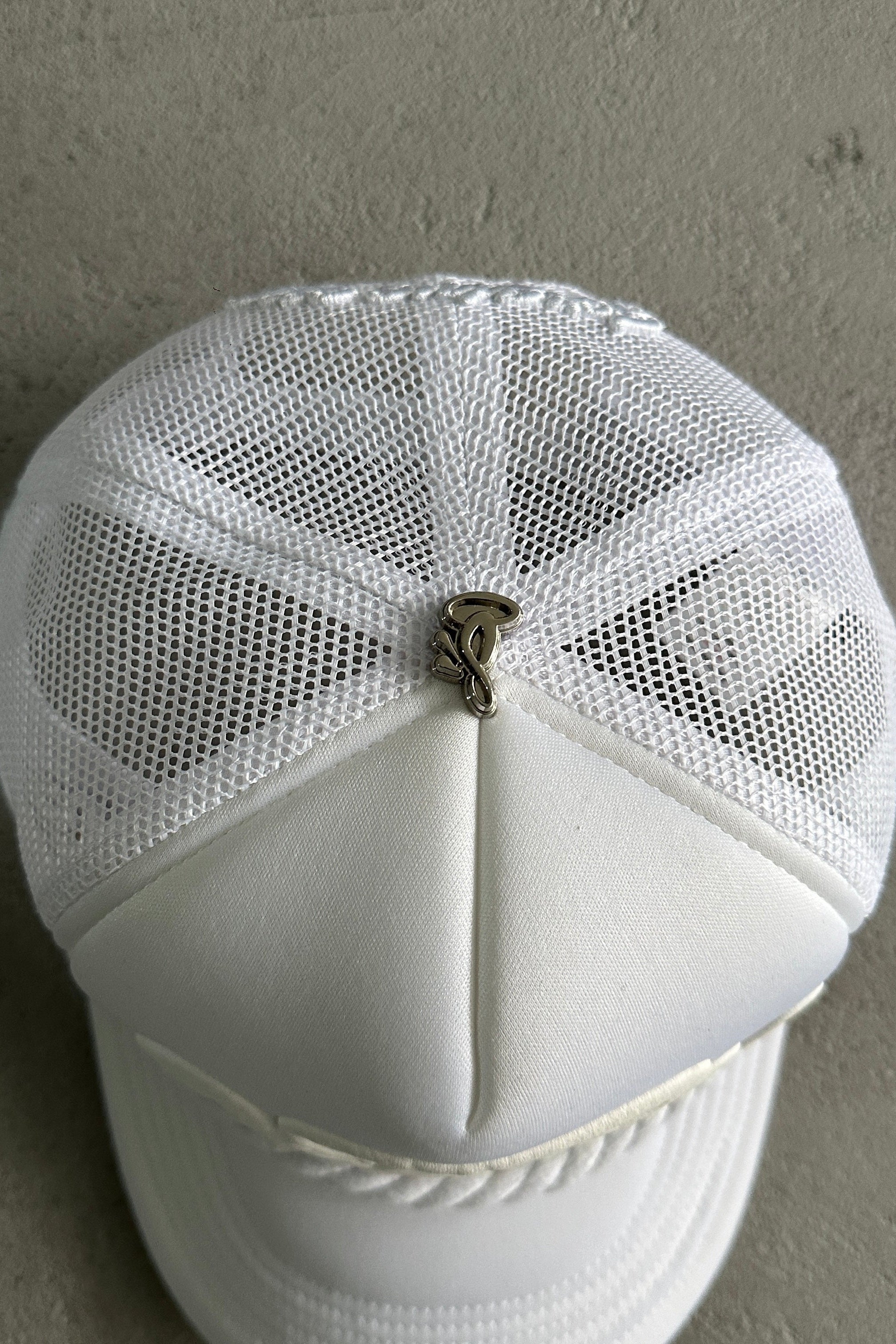 Syna World Rope Trucker Hat – White - MAGIC CITY