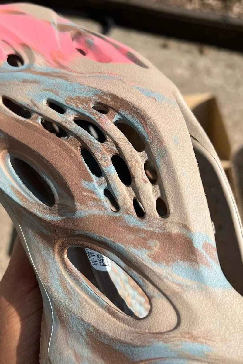 Yeezy Foam RNNR MX Sand Grey - MAGIC CITY
