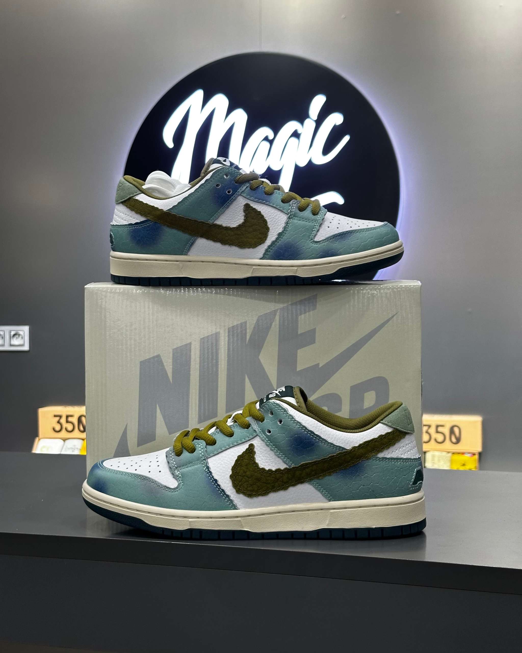NÍKE SB Dunk Low Alexis Sablone Chameleon