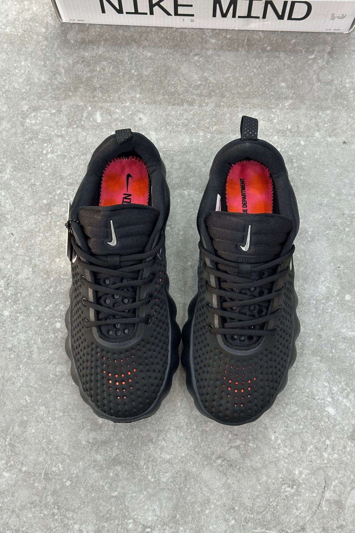 Nike Mind 002 - Black/Hyper Crimson