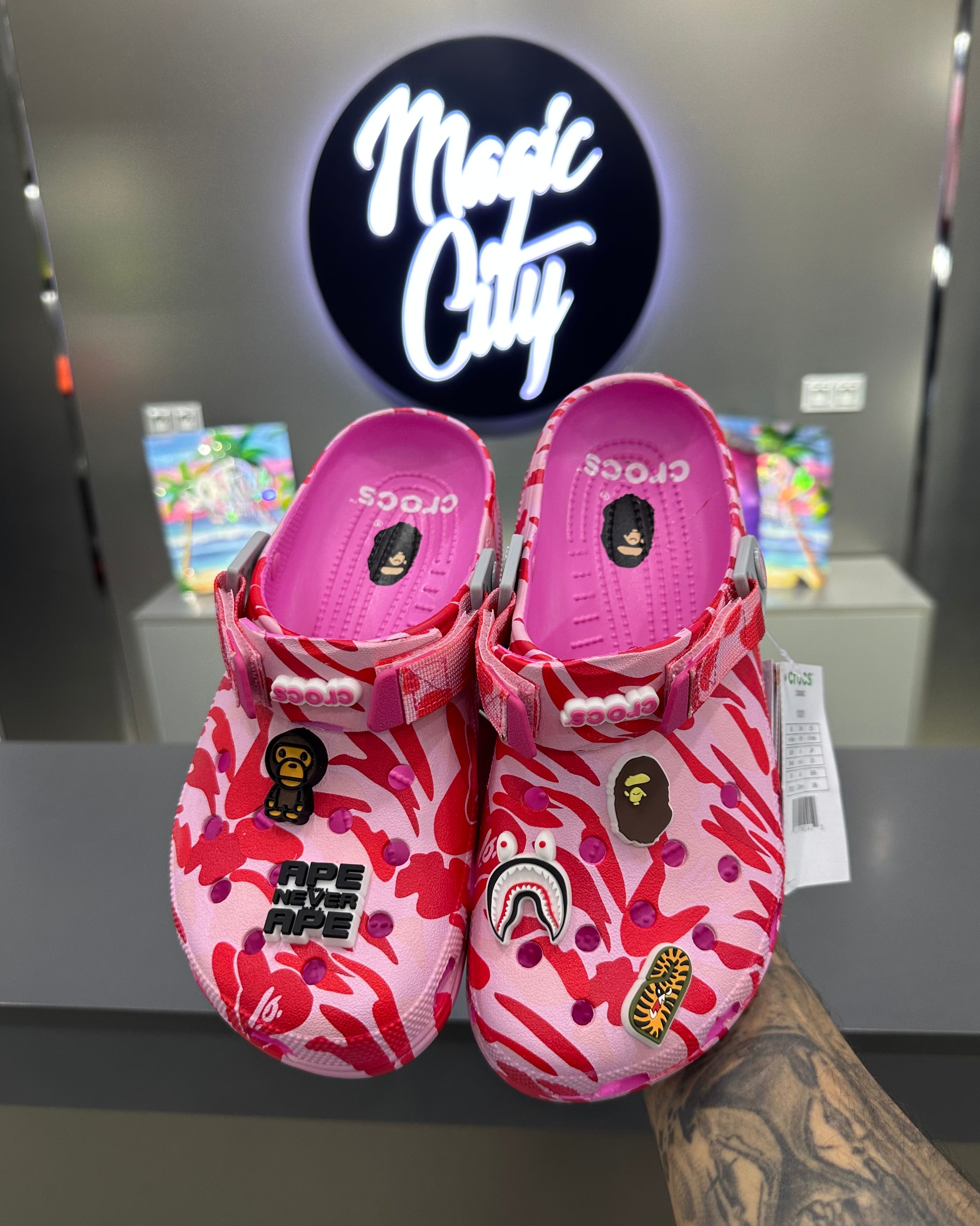 Crocs X A Bathing Ape ABC
Camo - Pink
