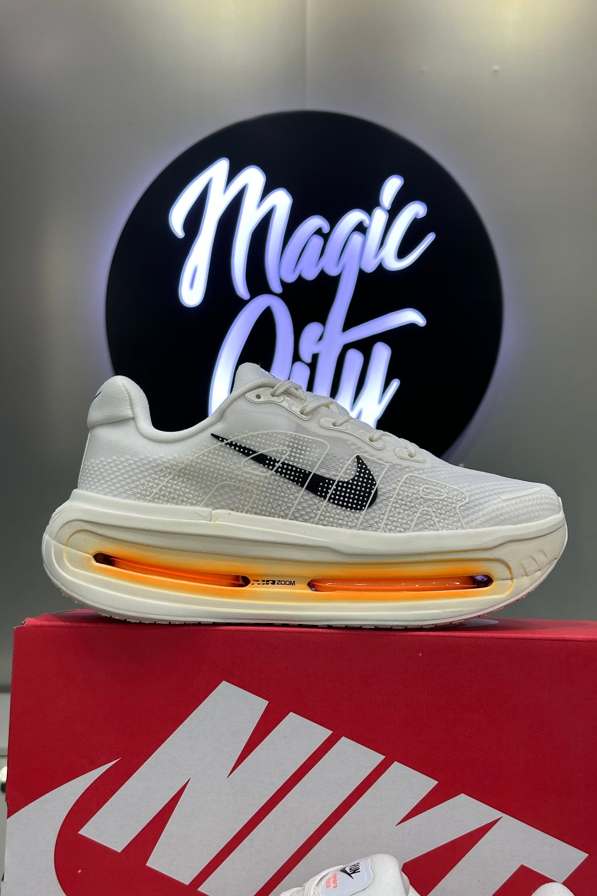 Nike Vomero Premium - White Bright Crimson