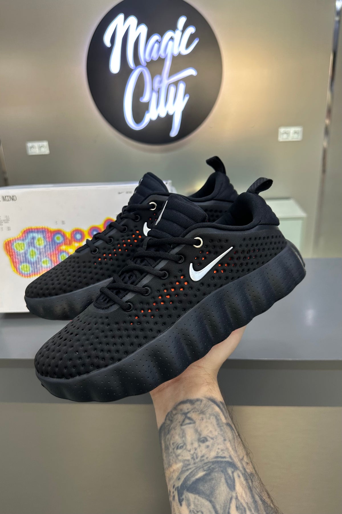Nike Mind 002 - Black/Hyper Crimson