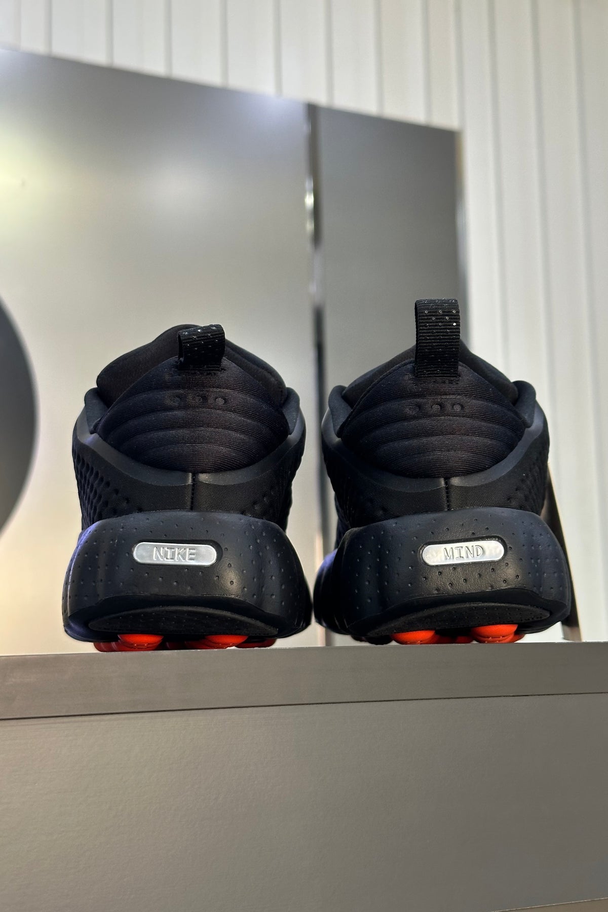 Nike Mind 002 - Black/Hyper Crimson