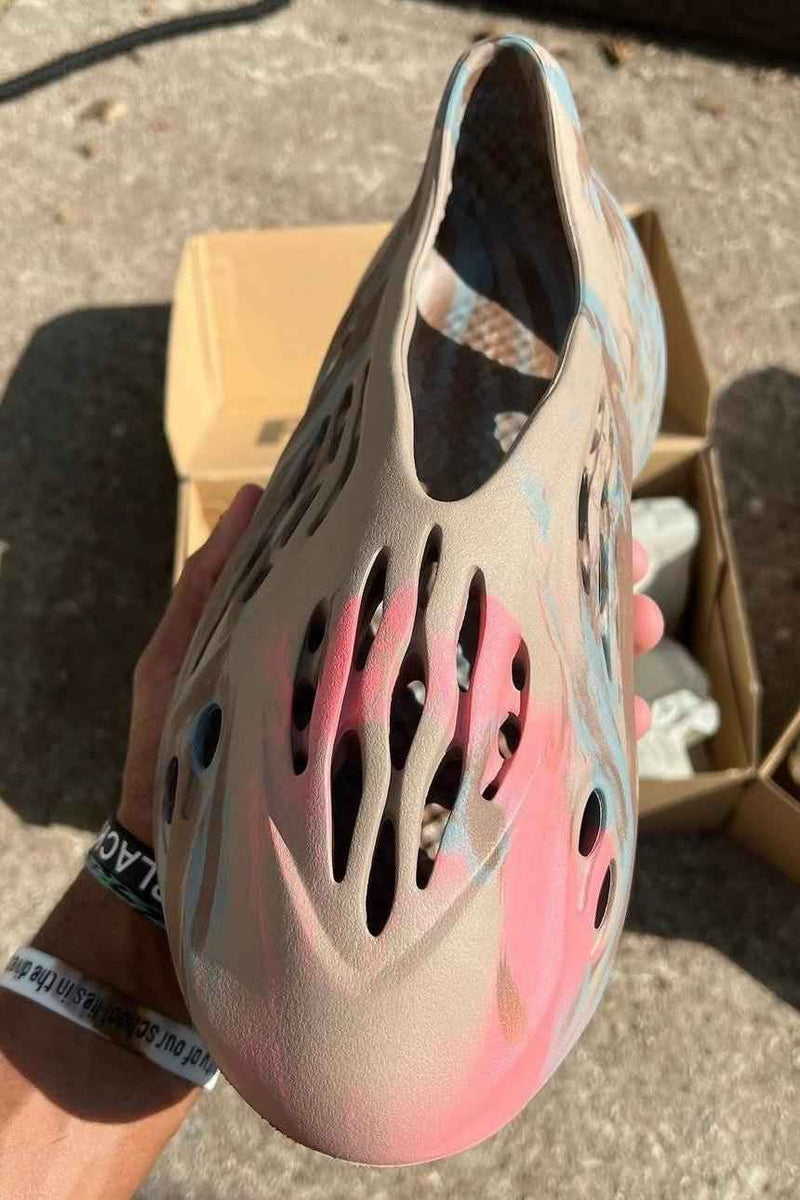 Yeezy Foam RNNR MX Sand Grey - MAGIC CITY