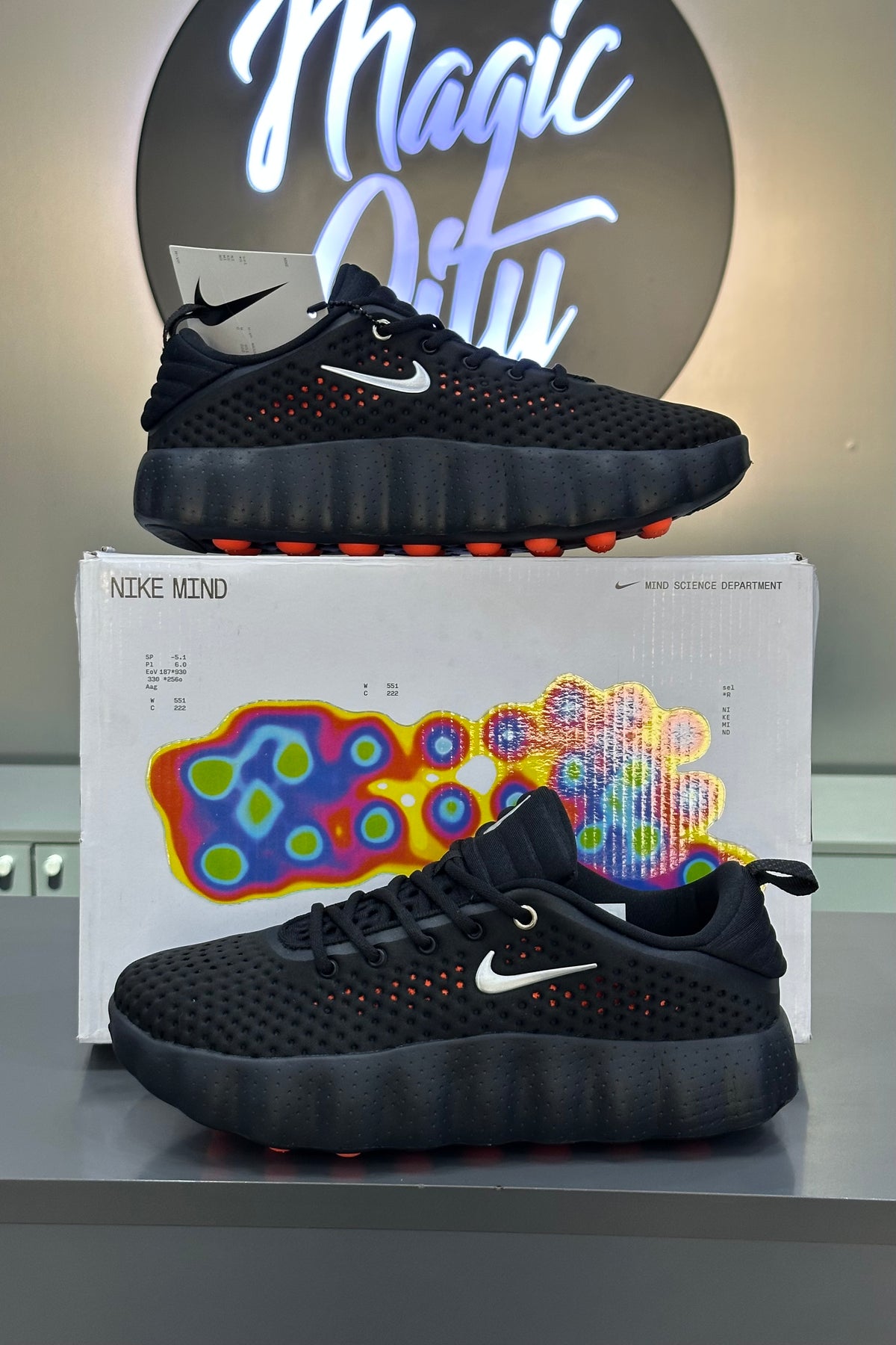 Nike Mind 002 - Black/Hyper Crimson
