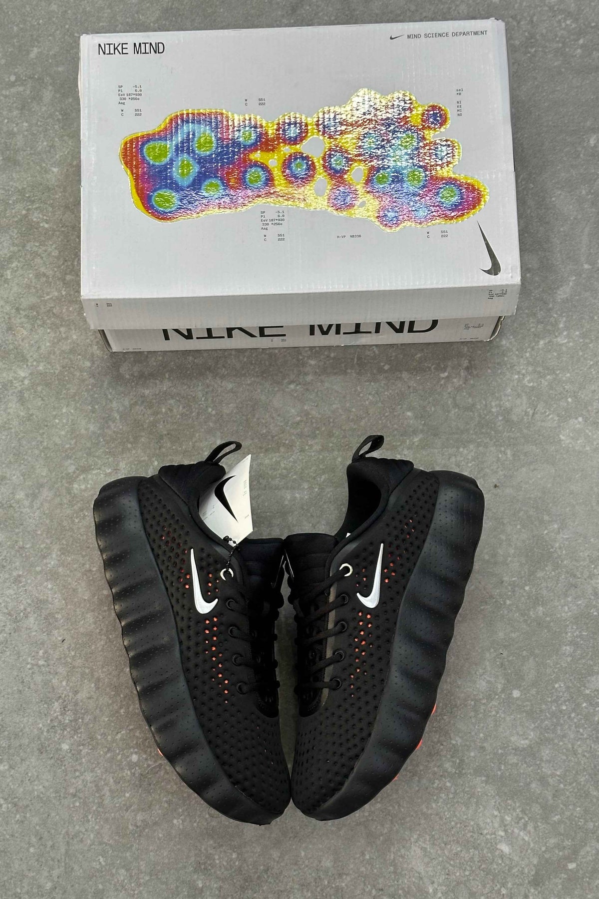 Nike Mind 002 - Black/Hyper Crimson