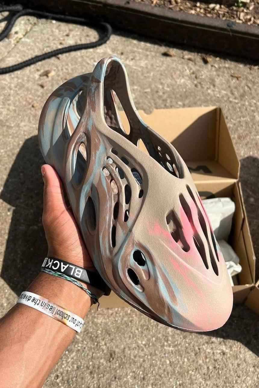 Yeezy Foam RNNR MX Sand Grey - MAGIC CITY